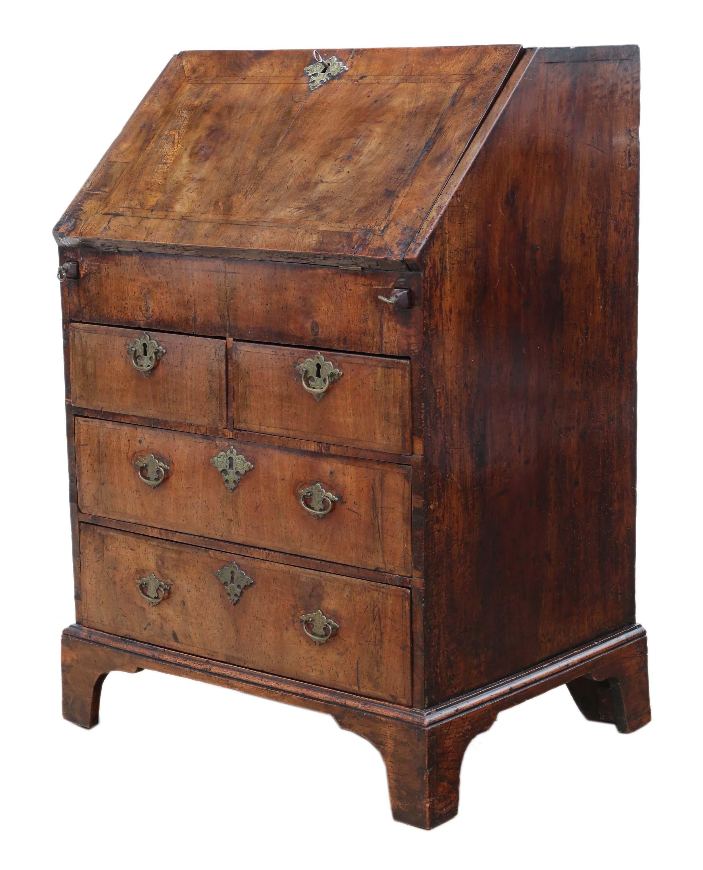 Antique Georgian early 18th Century cross banded walnut bureau desk writing tabl In Good Condition For Sale In Wisbech, Cambridgeshire