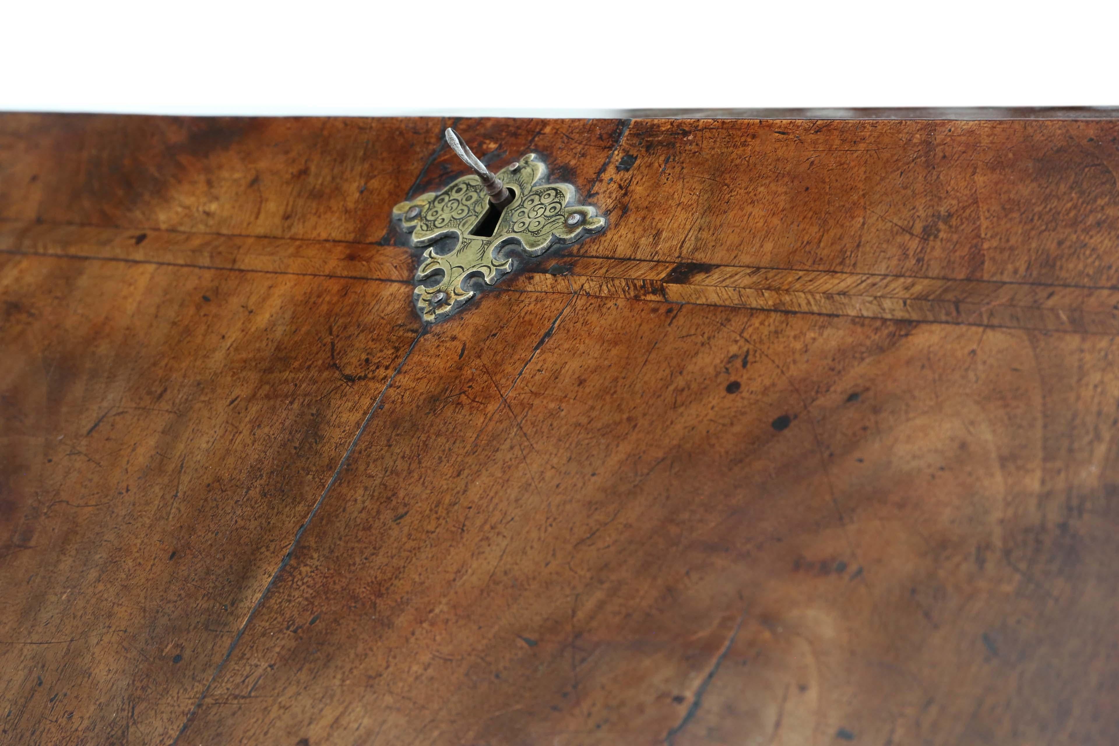 Antique Georgian early 18th Century cross banded walnut bureau desk writing tabl For Sale 2