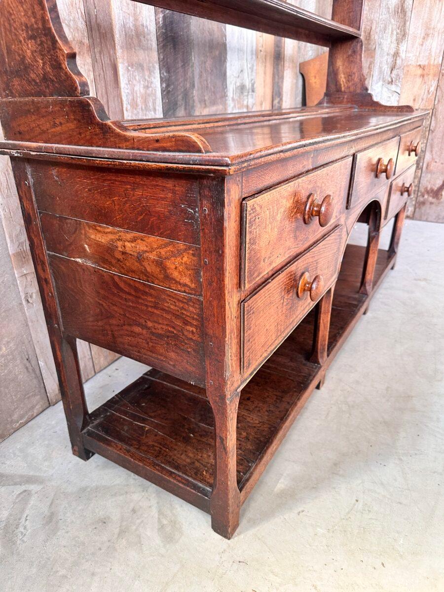 Antique Georgian Early Oak Welsh dresser Dog Kennel Base, c 1790 In Good Condition For Sale In Leicestershire, GB