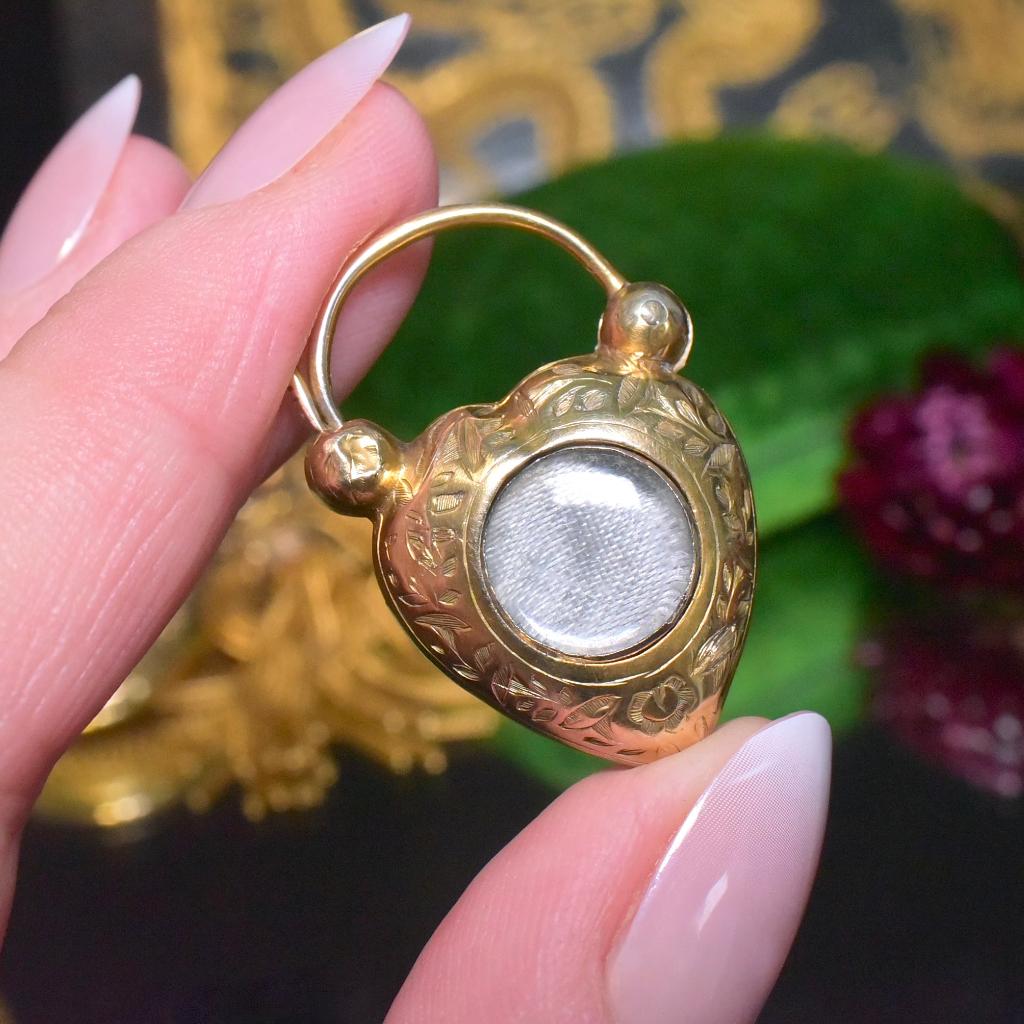 Cabochon Antique Georgian / Early Victorian 15ct Yellow Gold Garnet Heart Padlock Clasp