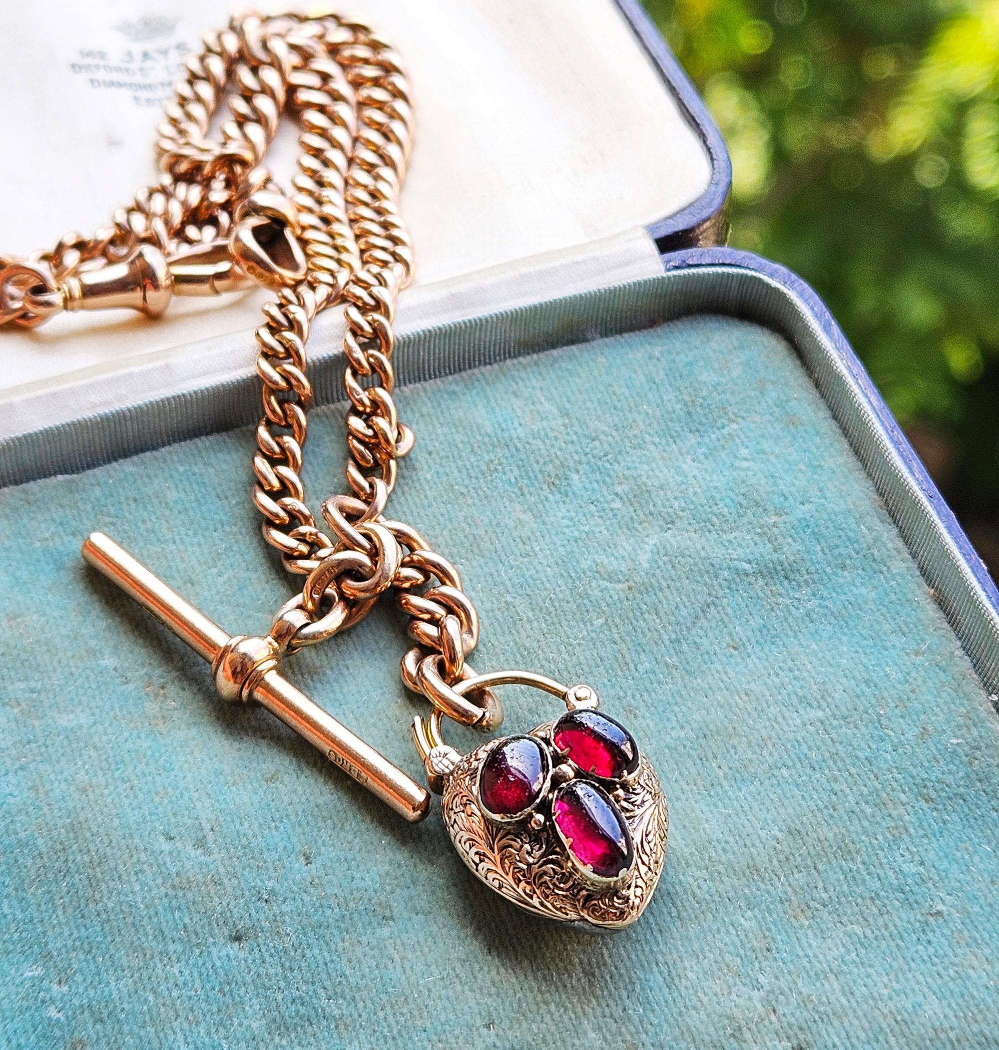 Pendentif en or géorgien / début de l'époque victorienne avec fermoir cadenas en grenat en forme de coeur en vente 5