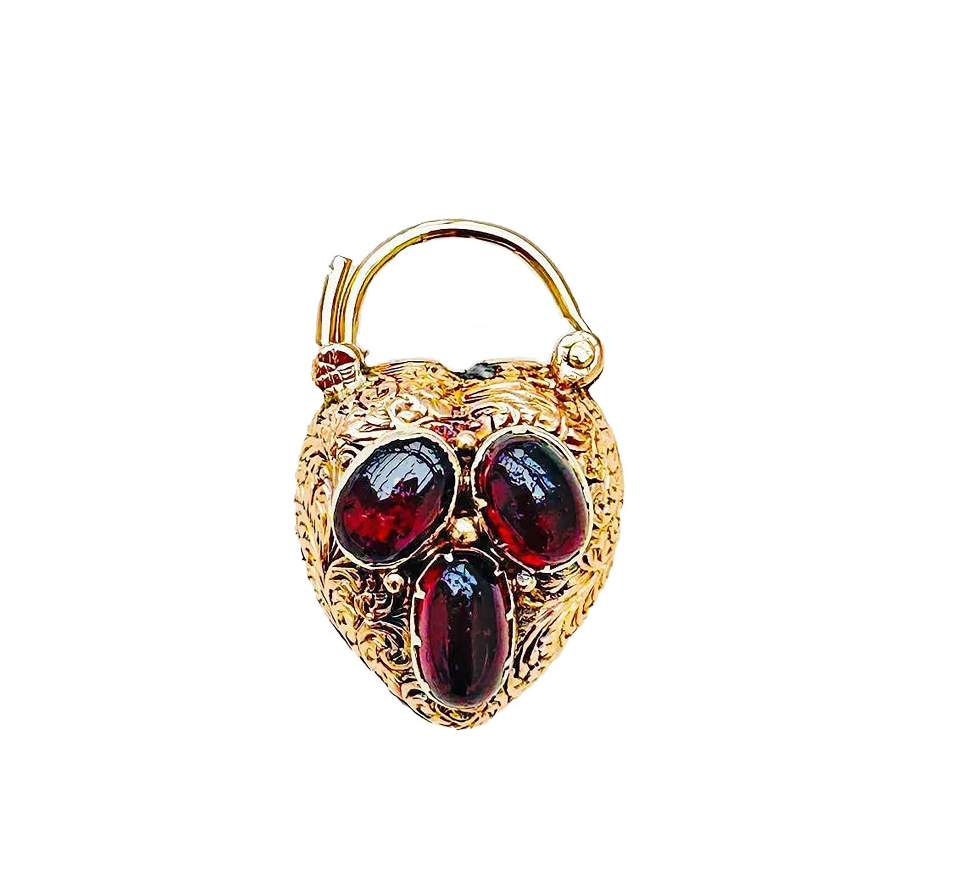 Pendentif en or géorgien / début de l'époque victorienne avec fermoir cadenas en grenat en forme de coeur en vente 10