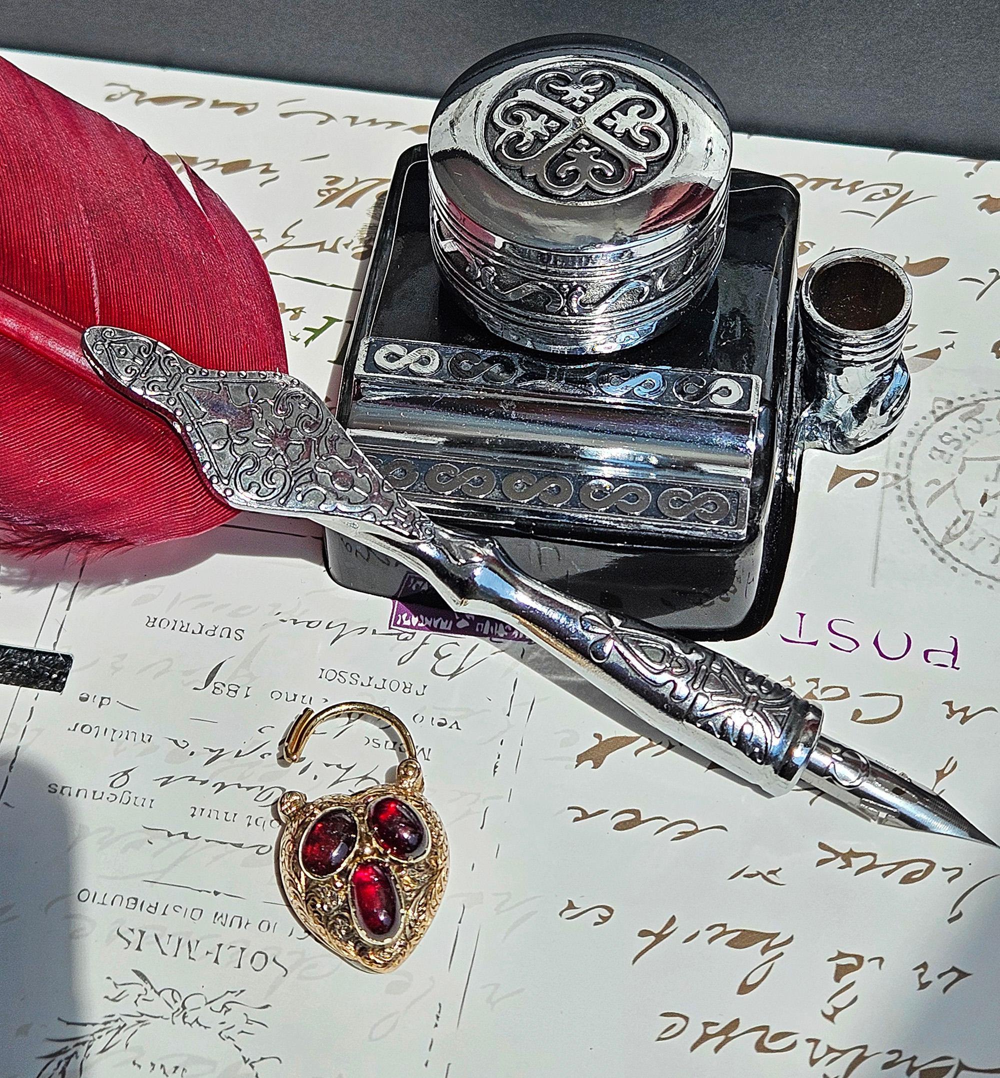Taille cabochon Pendentif en or géorgien / début de l'époque victorienne avec fermoir cadenas en grenat en forme de coeur en vente