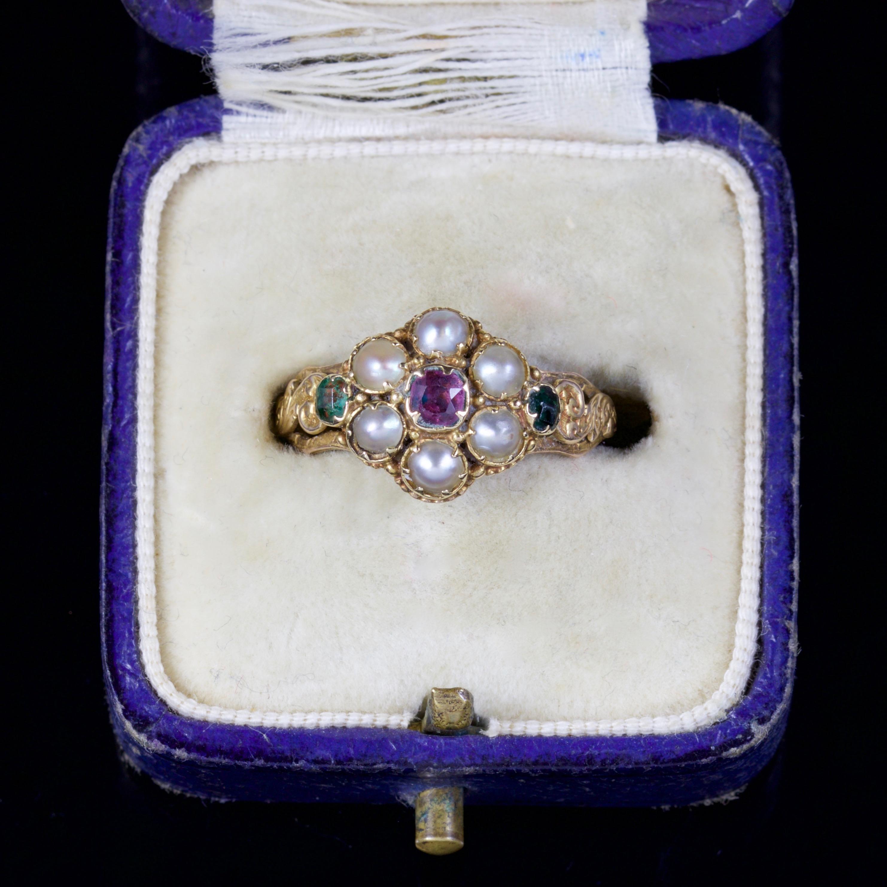 Antique Georgian Emerald Garnet Pearl Ring 18 Carat Gold, circa 1800 In Excellent Condition For Sale In Lancaster, Lancashire