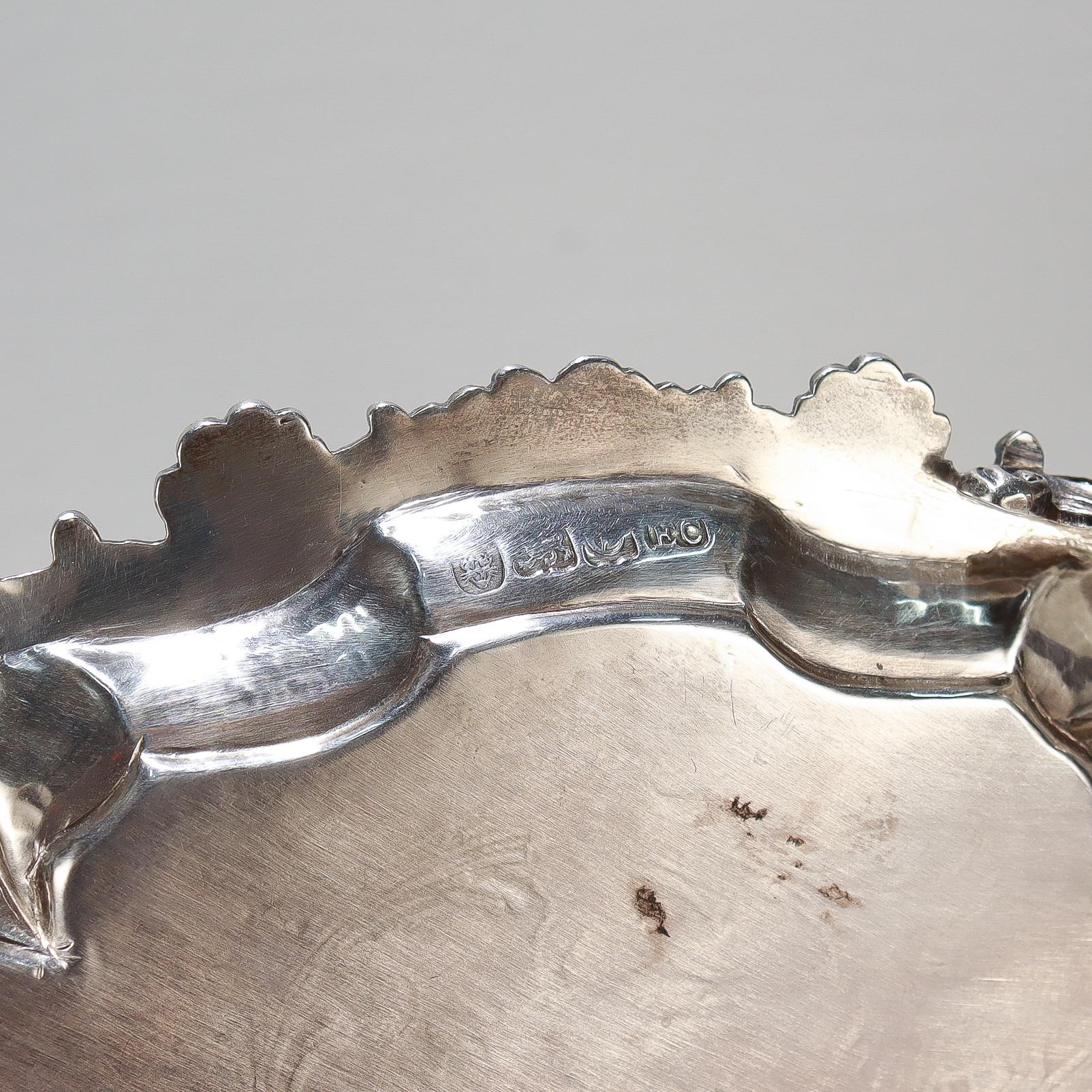 Plata de ley inglesa georgiana antigua 10 3/4 pulg. Salvilla de Ebenezer Coker en venta 5
