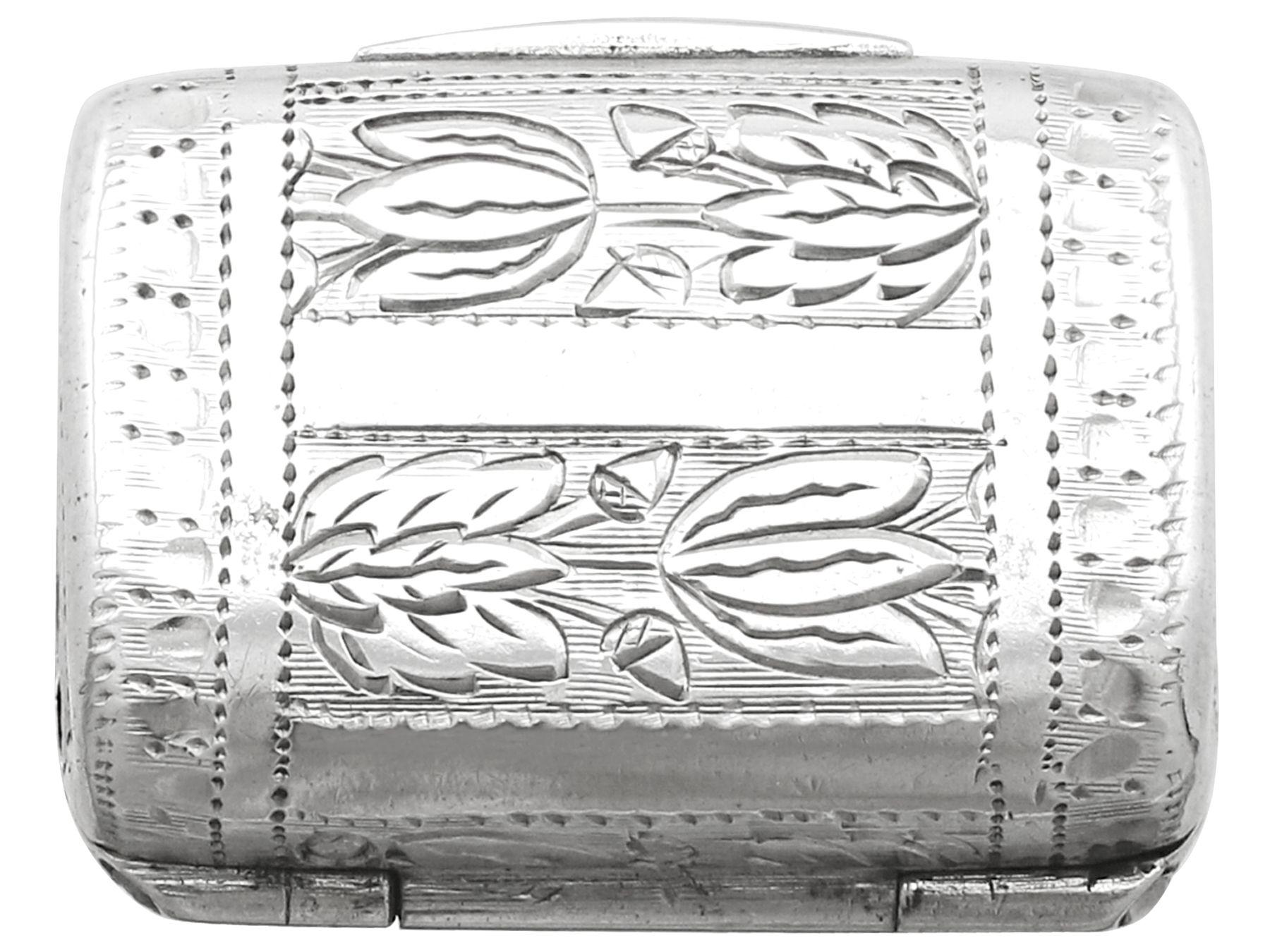 A fine and impressive antique Georgian English sterling silver vinaigrette in the form of a purse, an addition to our silver boxes collection

This antique Georgian silver vinaigrette has been realistically modelled in the form of a purse.

The