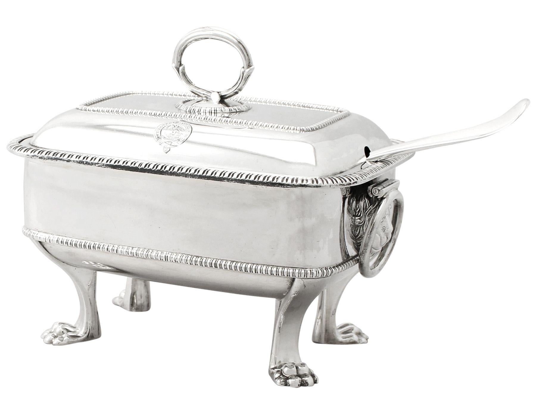 Antique Georgian English Sterling Silver Sauce Tureens with Ladles In Excellent Condition In Jesmond, Newcastle Upon Tyne