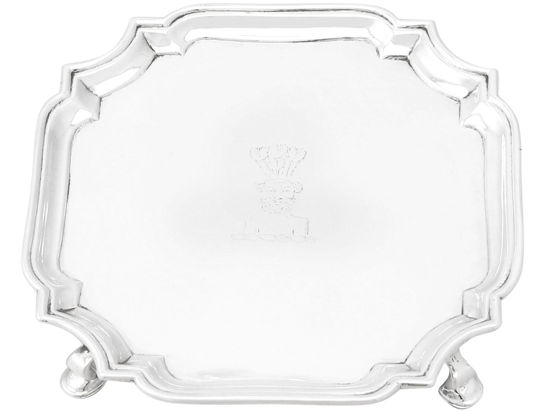 1730 Antike georgianische englische Sterling Silber Kellner im Angebot 1
