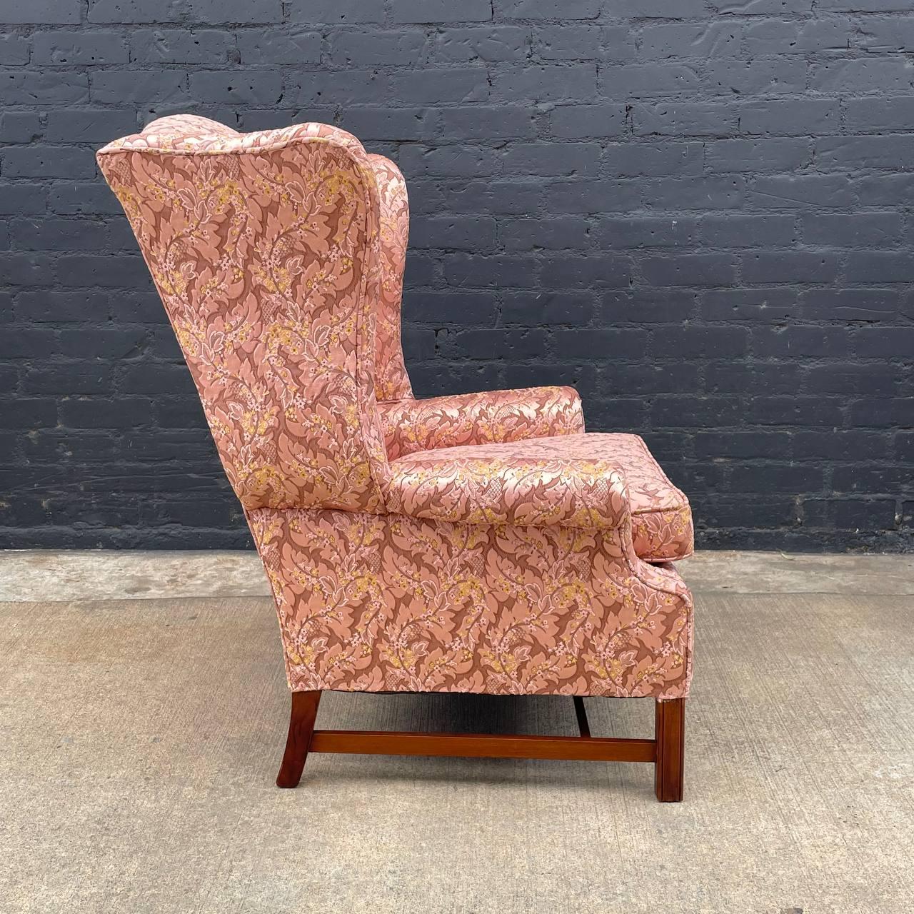 Antique Georgian English Style Wing Back Lounge Chair In Good Condition For Sale In Los Angeles, CA