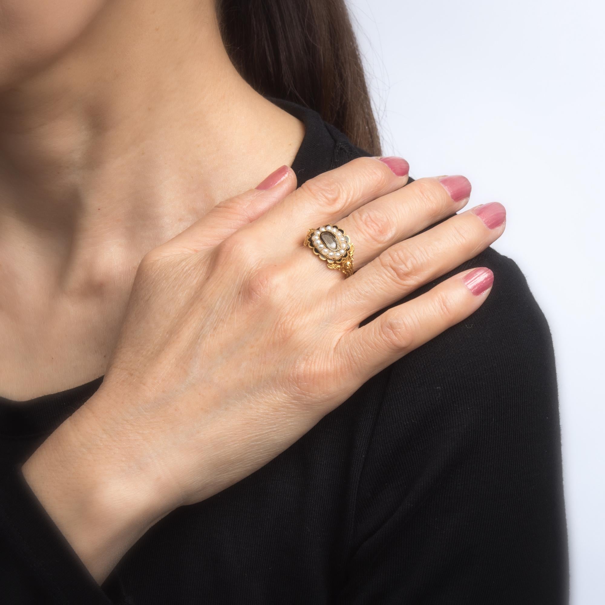 Round Cut Antique Georgian Era Ring circa 1825 18 Karat Yellow Gold Memorial Hair Jewelry For Sale