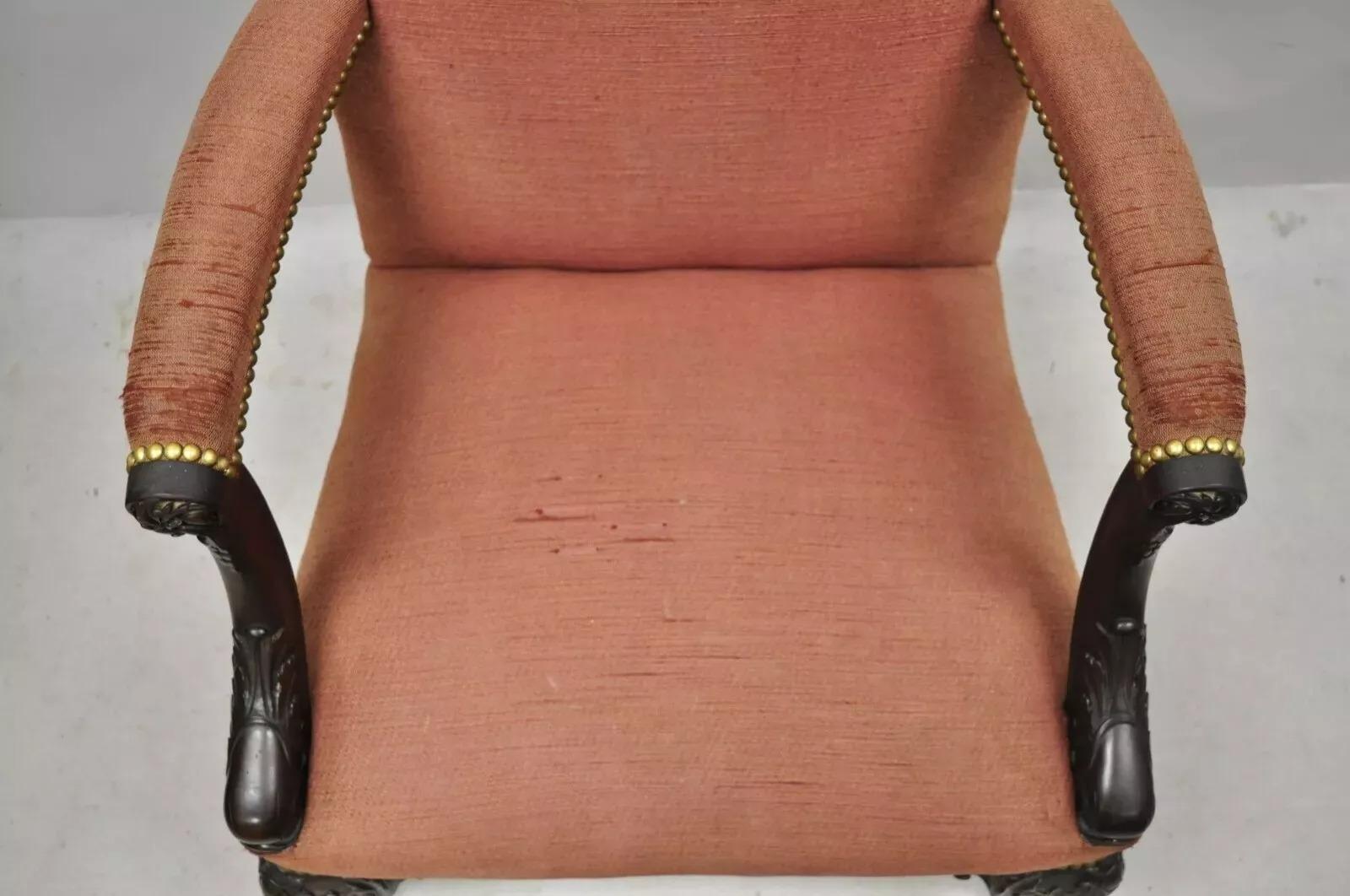 Ancienne chaise de bibliothèque à accoudoir en acajou, sculptée d'un dauphin figuratif, de style géorgien en vente 1