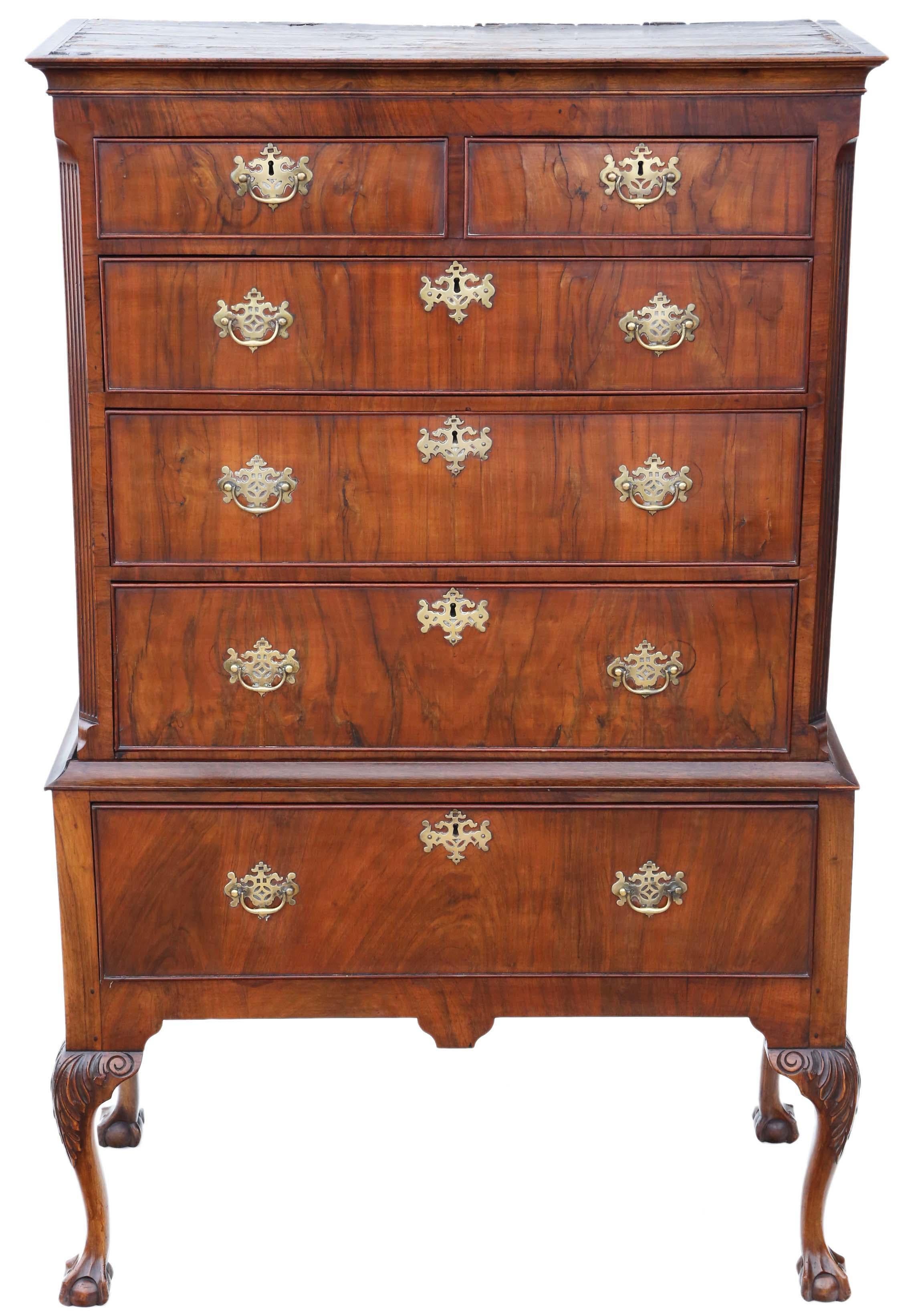 Antique Georgian chest of drawers from the mid-18th century (c. 1750), crafted from figured walnut and placed on a later stand from around 1900.

This chest exudes a delightful mix of age, charm, and character. The oak-lined drawers have no loose