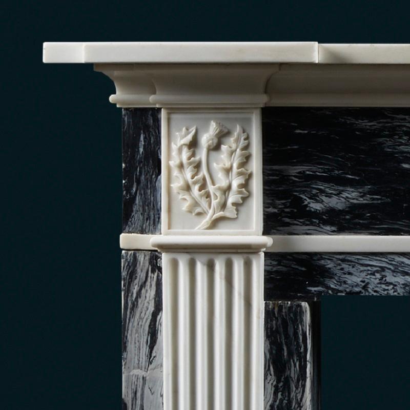 Regency Cheminée géorgienne ancienne en marbre statuaire Bardiglio et marbre en vente