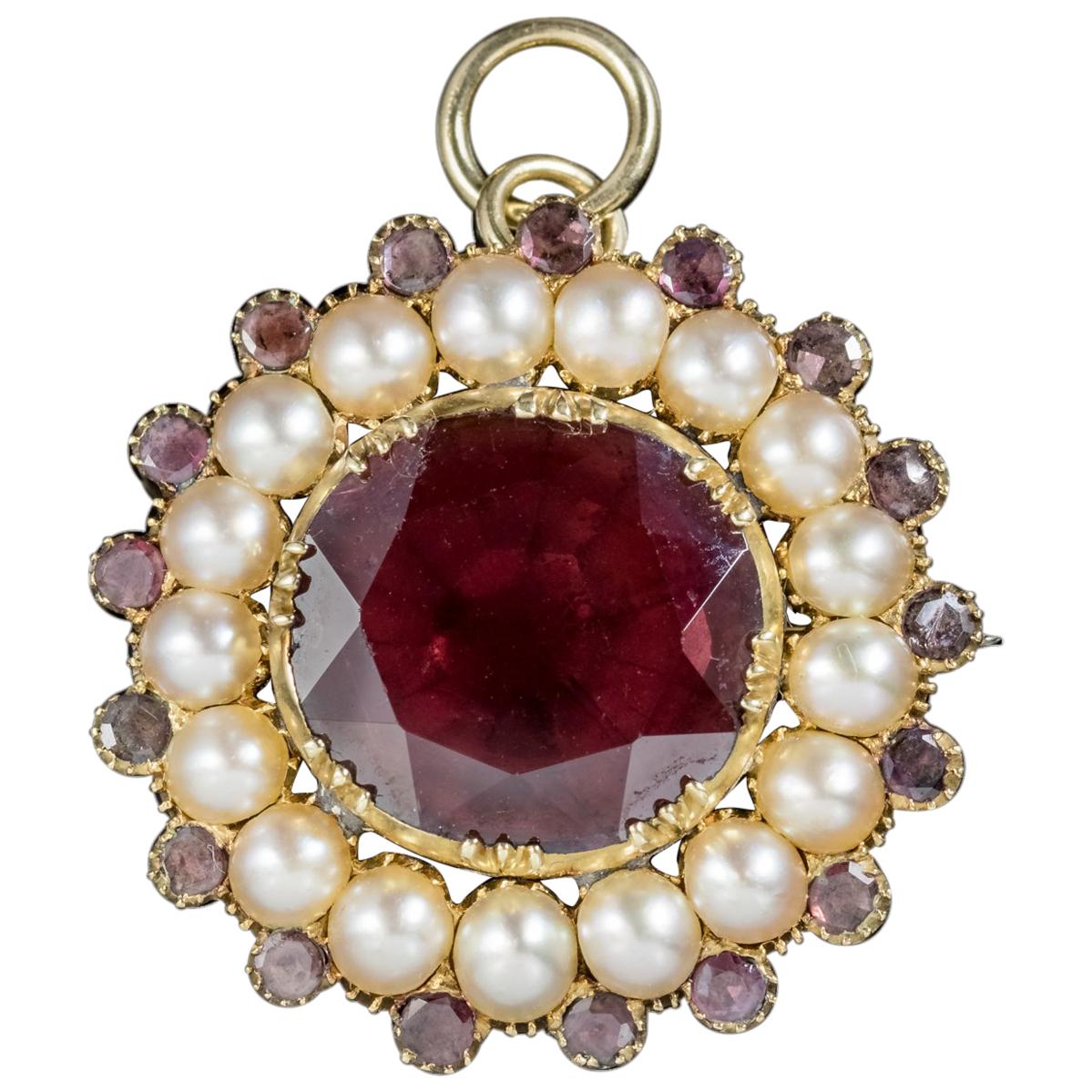 Antique Georgian Flat Cut Garnet Pearl Pendant Brooch 18 Carat Gold, circa 1800 im Angebot