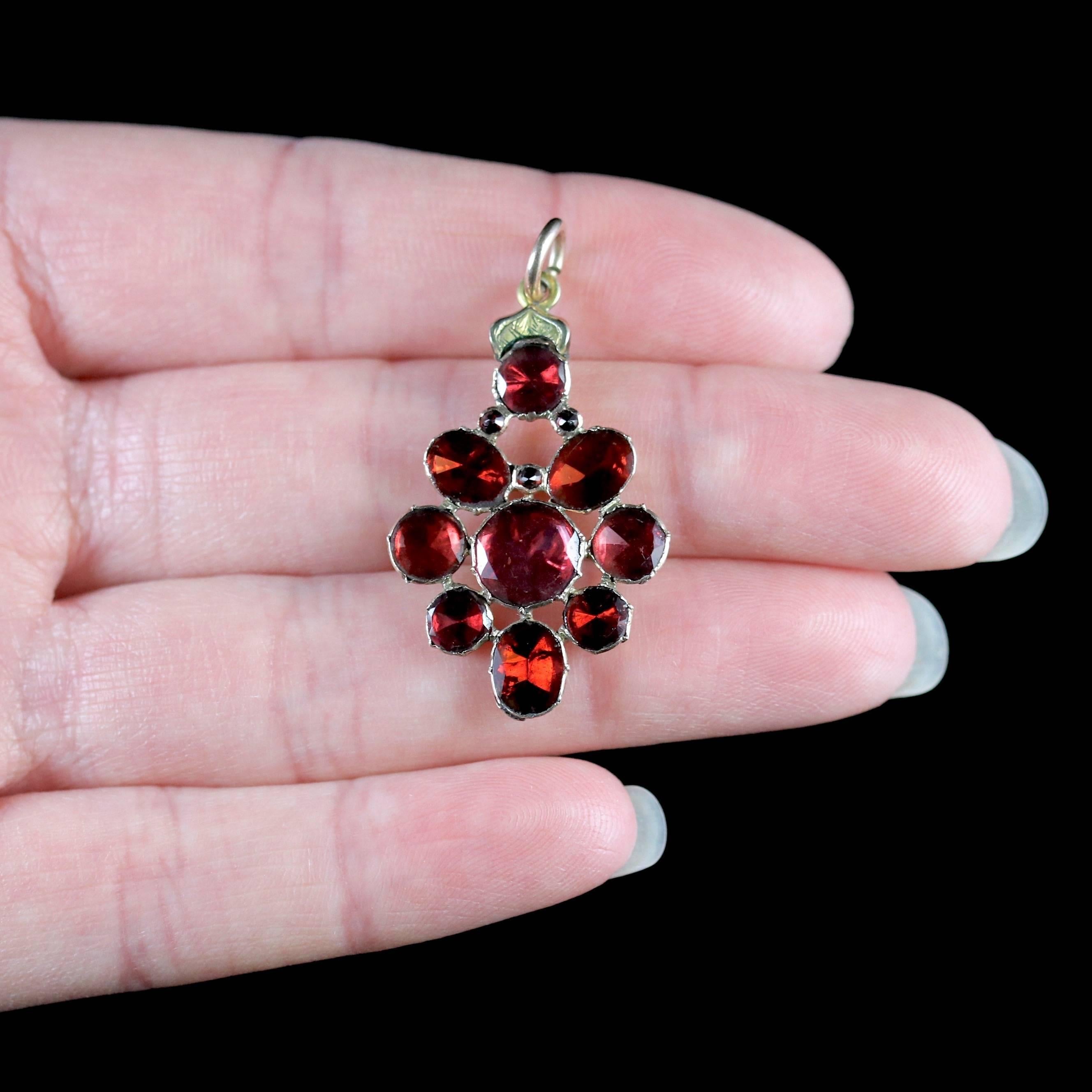 Antique Georgian Flat Cut Garnet Pendant 18 Carat Gold, circa 1770 2