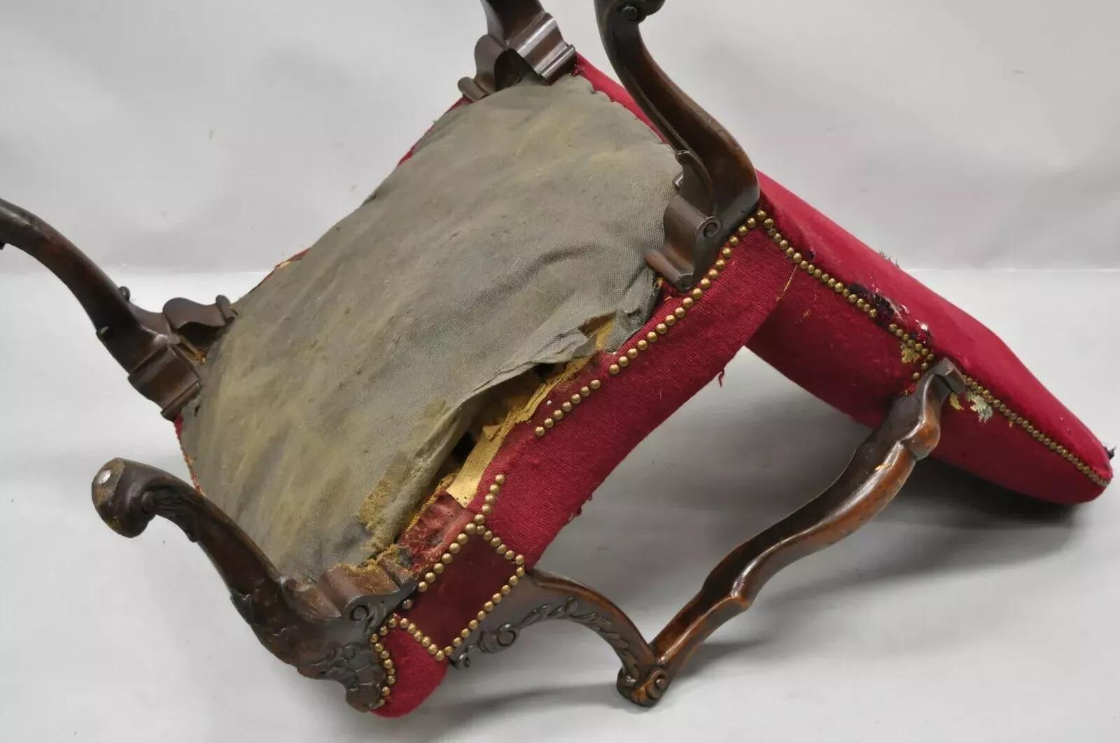 Fireside Antiques en acajou sculpté à la pointe de l'aiguille et aux fleurs en vente 3