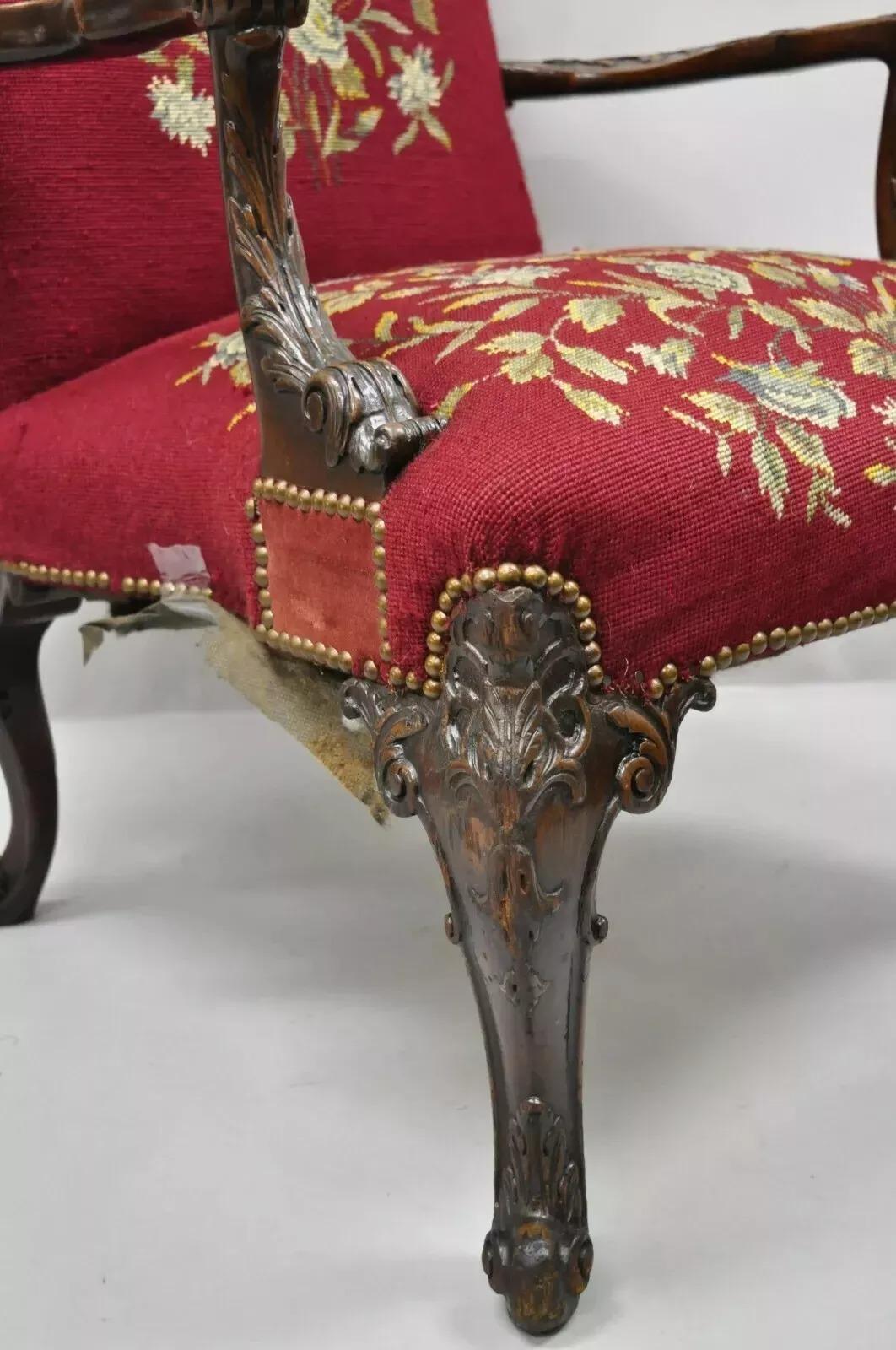 Fireside Antiques en acajou sculpté à la pointe de l'aiguille et aux fleurs en vente 5