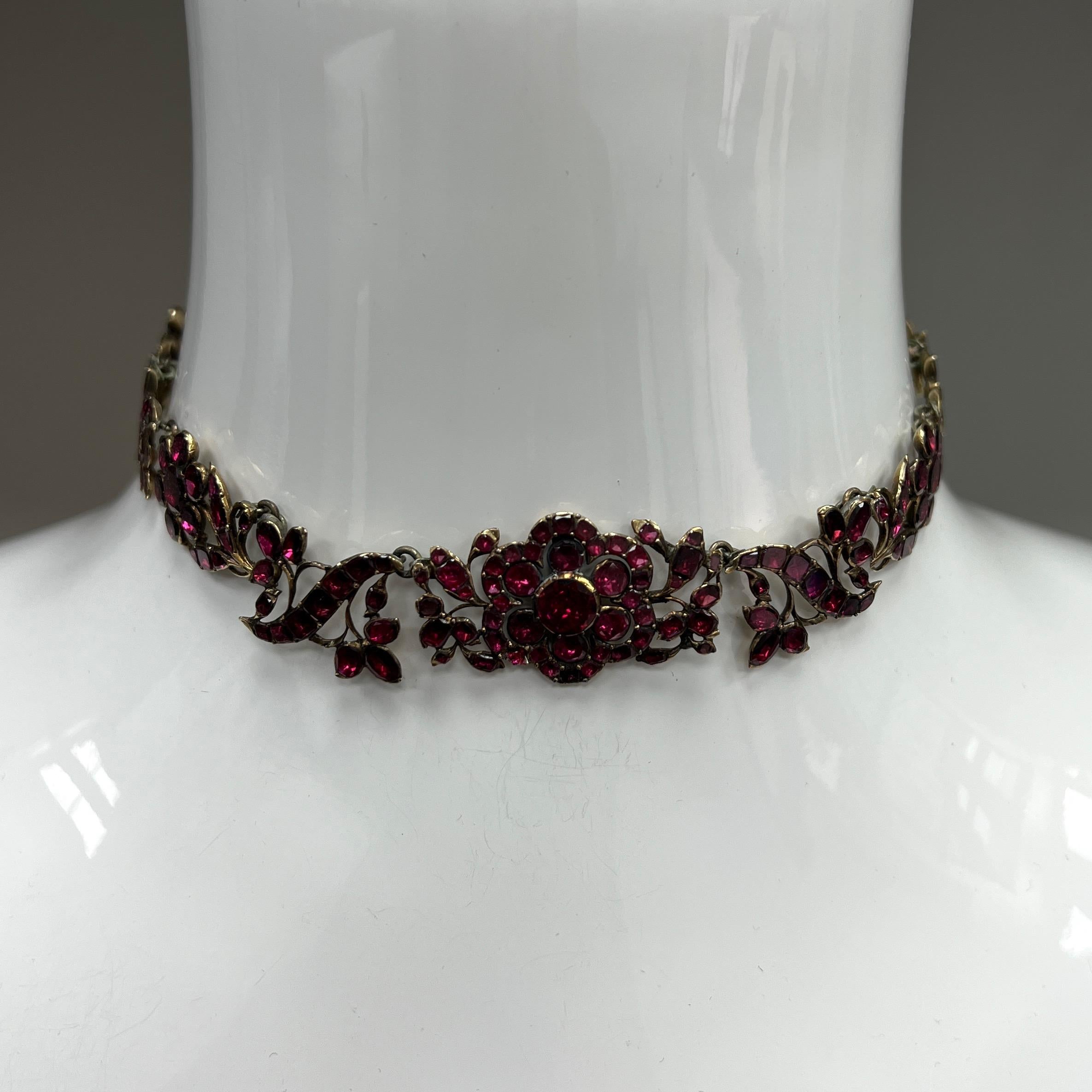 Women's Antique Georgian Foil-Back Garnet Necklace For Sale