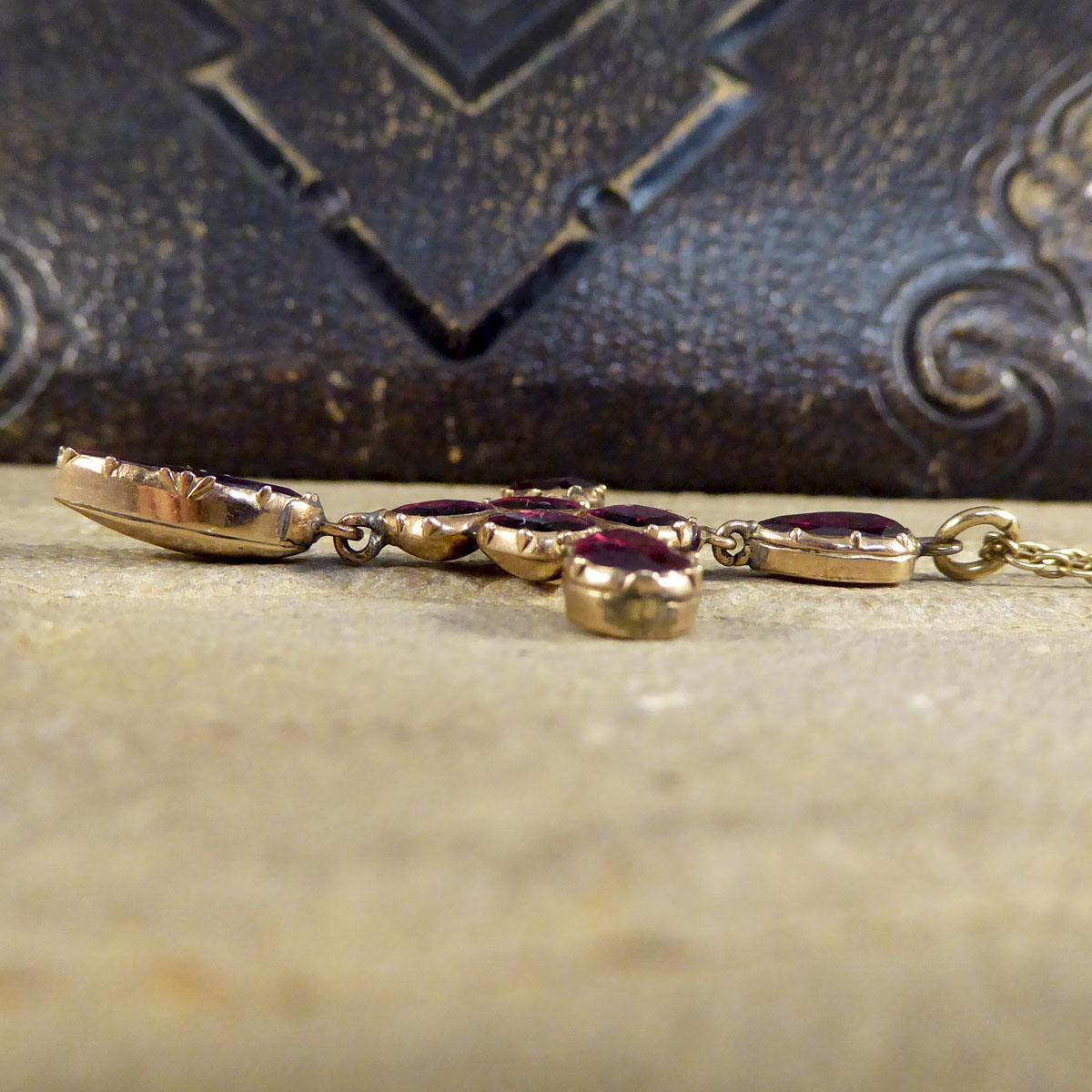 Antique Georgian Foiled Back Garnet Cross Drop Pendant Necklace in 14ct Gold In Good Condition In Yorkshire, West Yorkshire