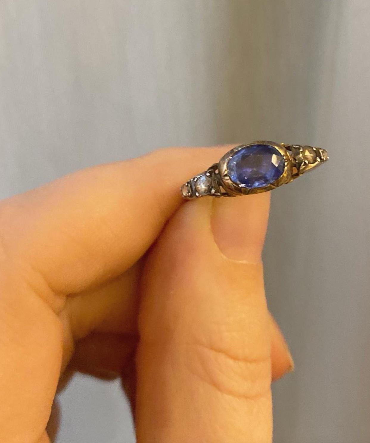 Antique Georgian Foiled Sapphire and Rose Diamond Ring in Gold and Silver For Sale 1