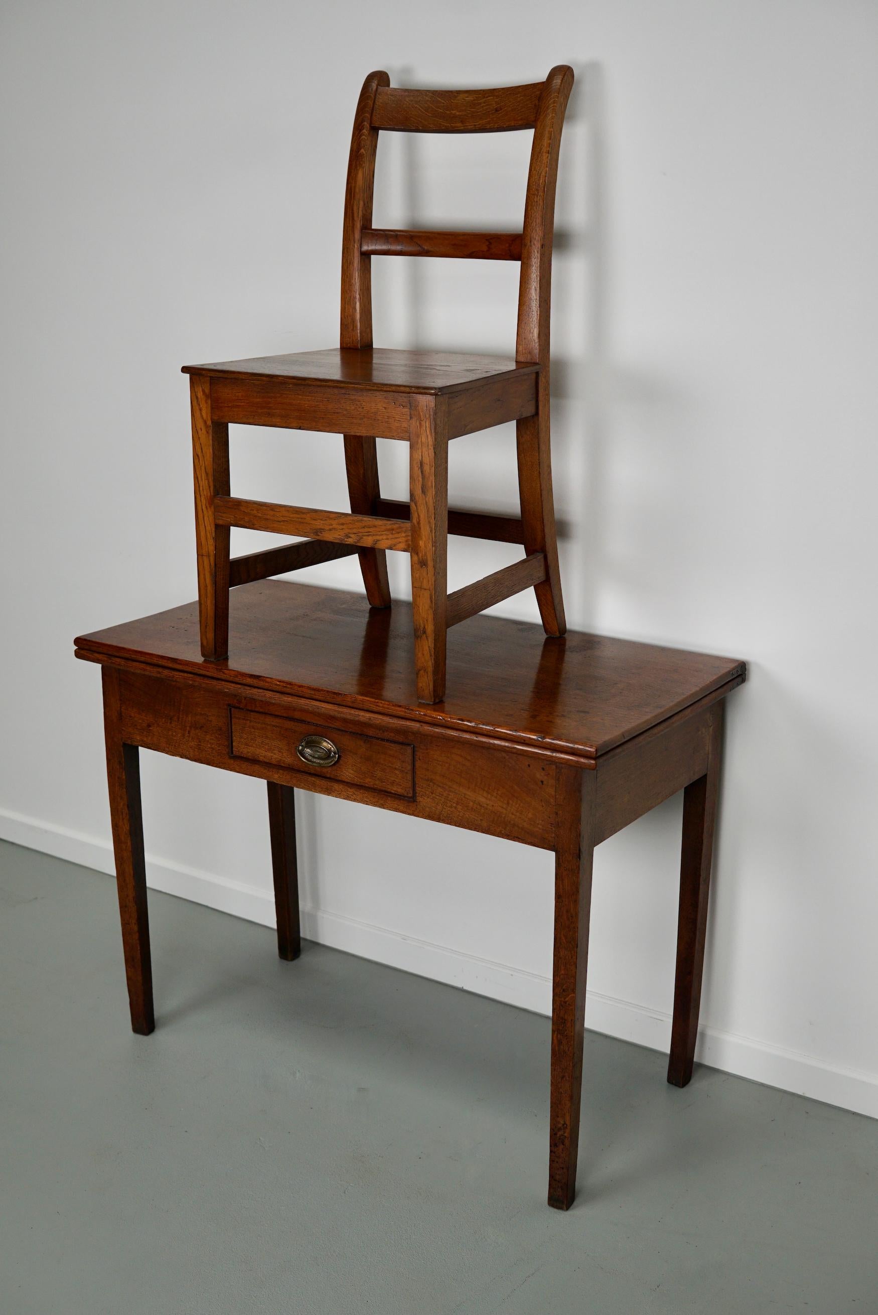 Antikes georgianisches klappbares Schreibtisch-Beistelltisch-Set mit Stuhl (Britisch) im Angebot
