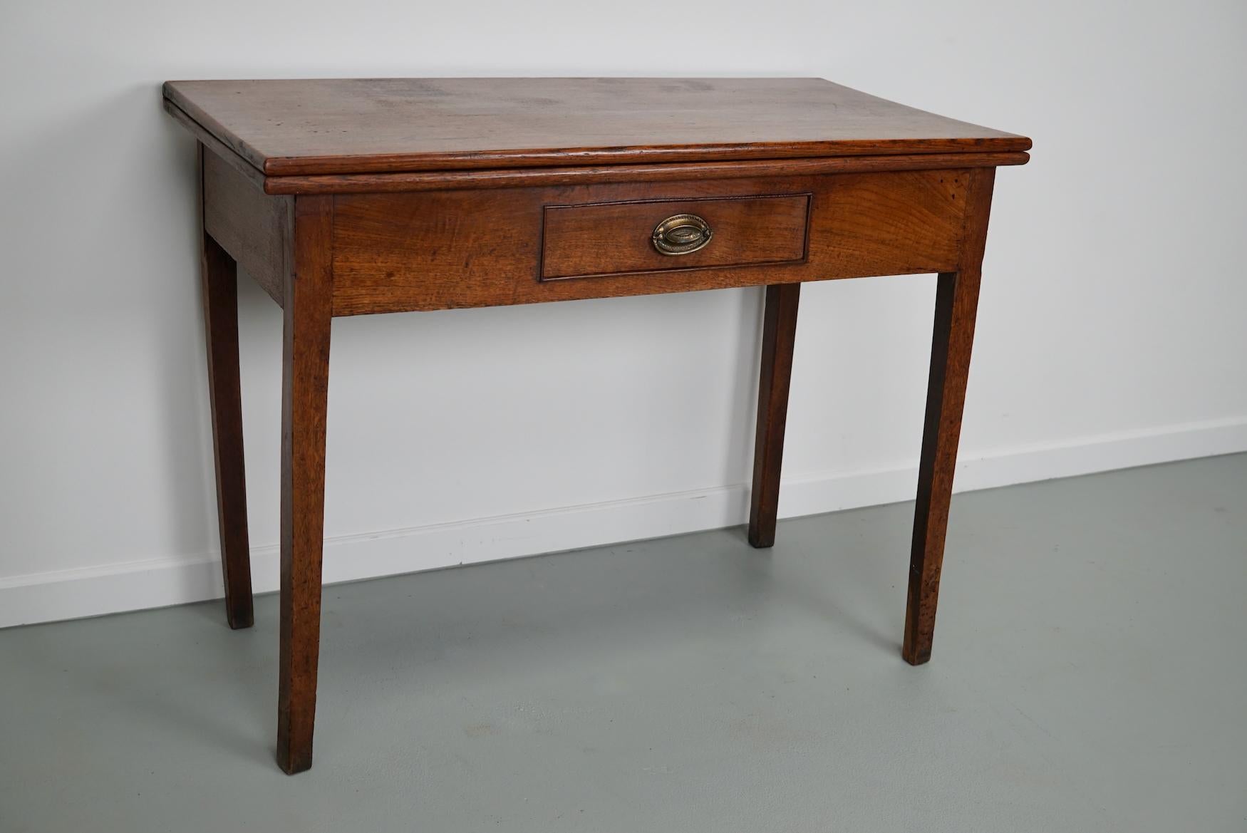 Antique Georgian Foldable Writing Side Table Desk Set with Chair In Good Condition In Nijmegen, NL
