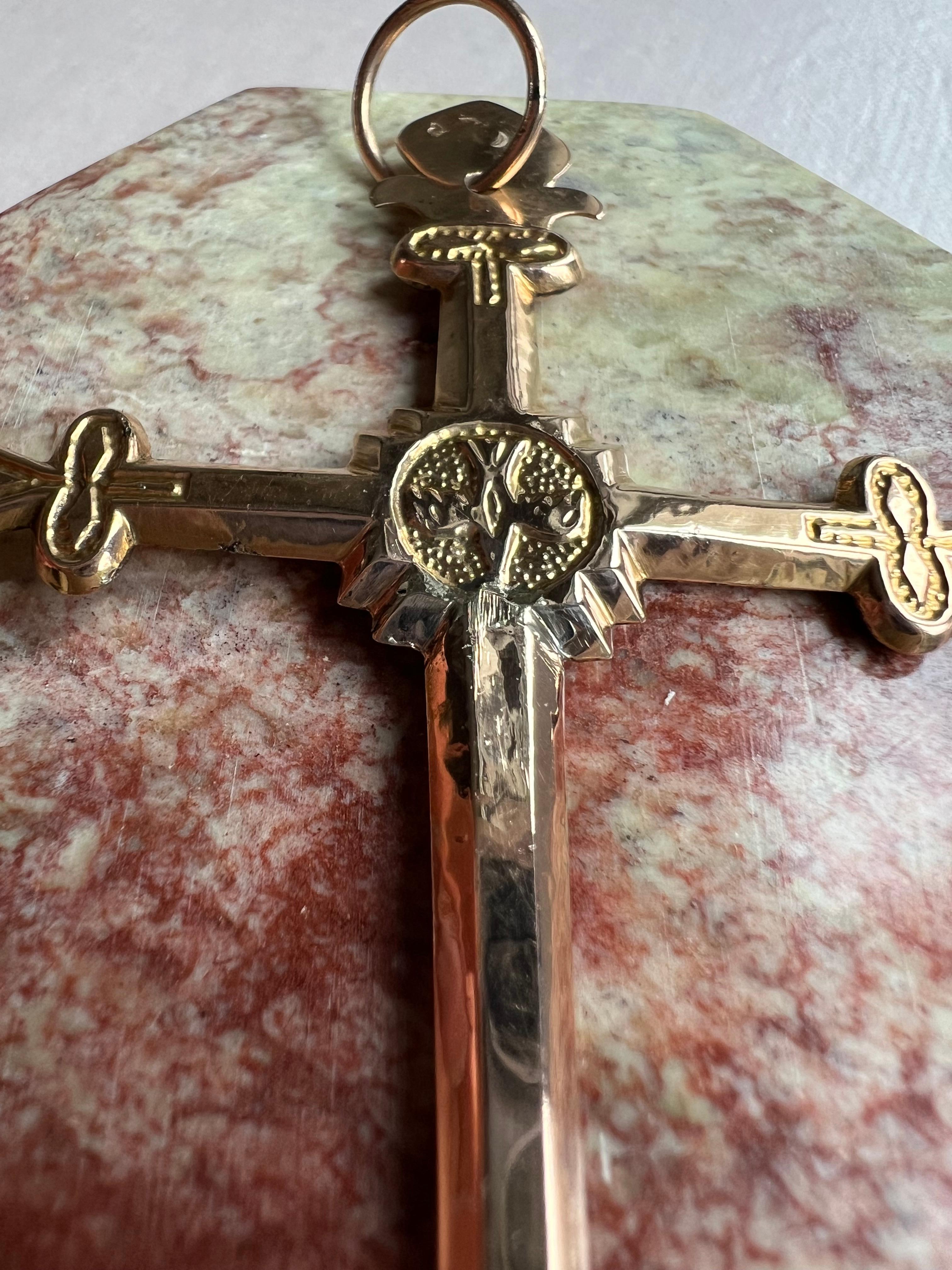 Questa bellissima croce è un perfetto esempio di croce 