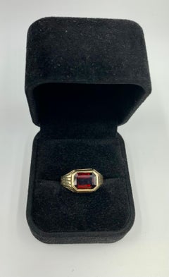 Antique Georgian Garnet 14K Yellow Gold Signet Ring, 19th Century