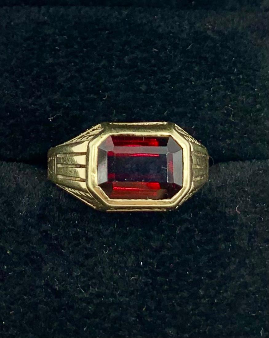Antique Georgian Garnet 14K Yellow Gold Signet Ring, 19th Century 2