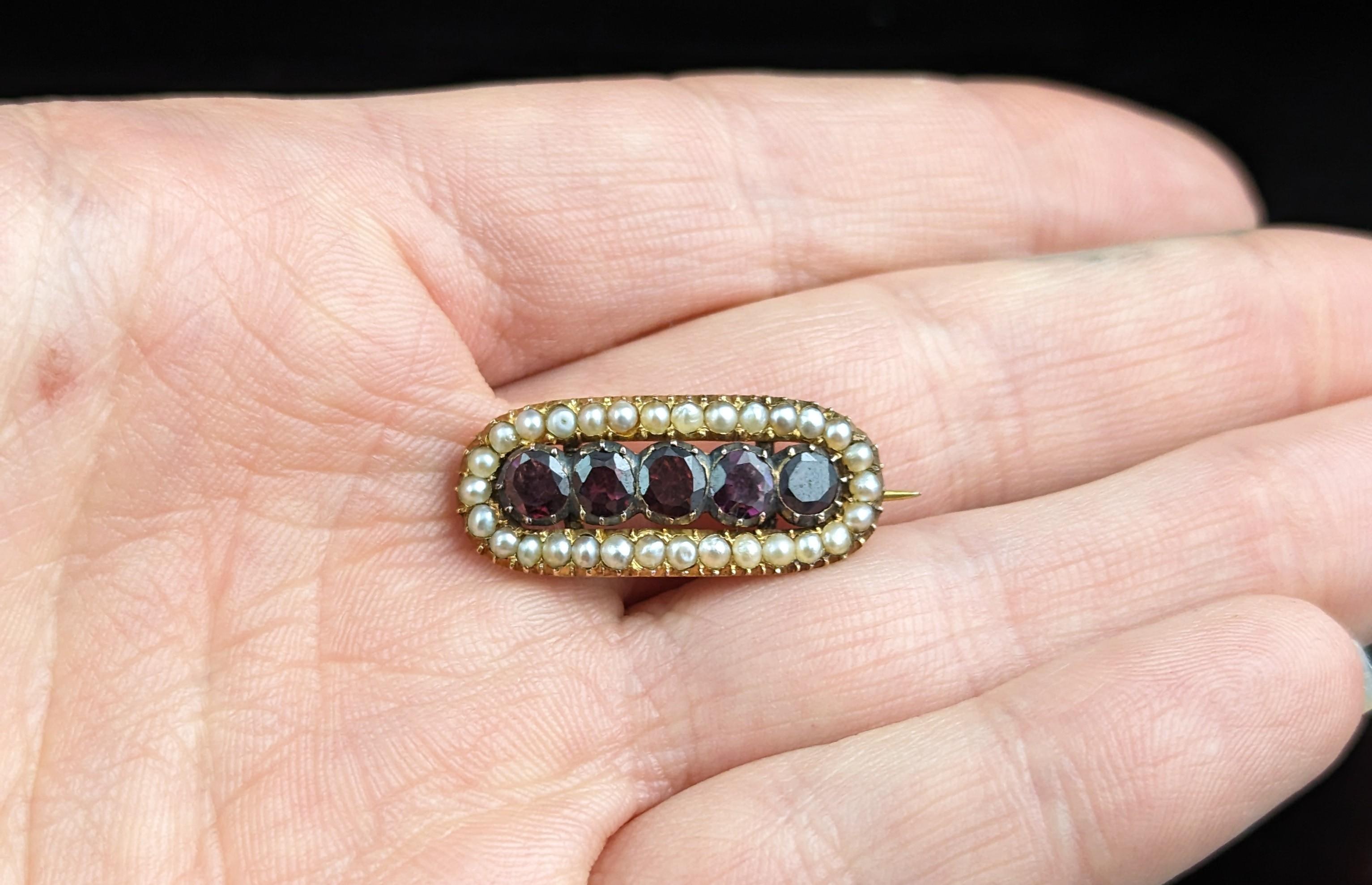 Antique Georgian Garnet and Pearl brooch, 18k gold  For Sale 1