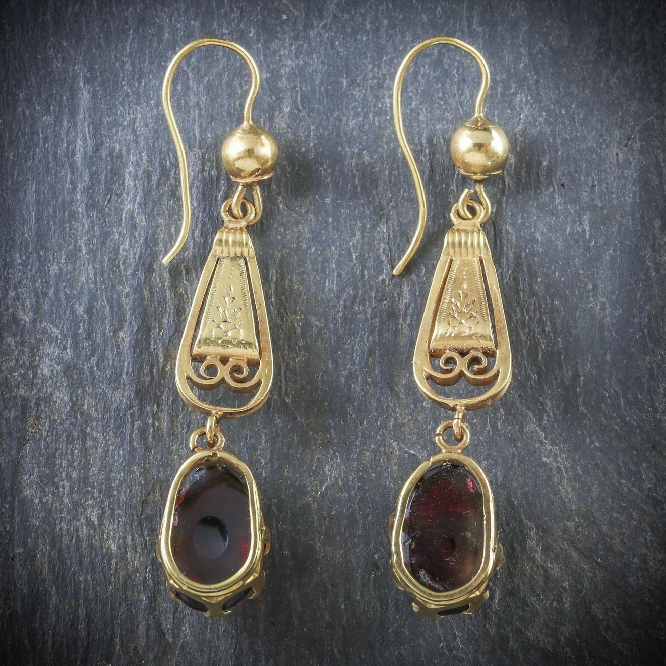 Antique Georgian Garnet 18 Carat Gold circa 1800 Earrings In Good Condition For Sale In Lancaster , GB