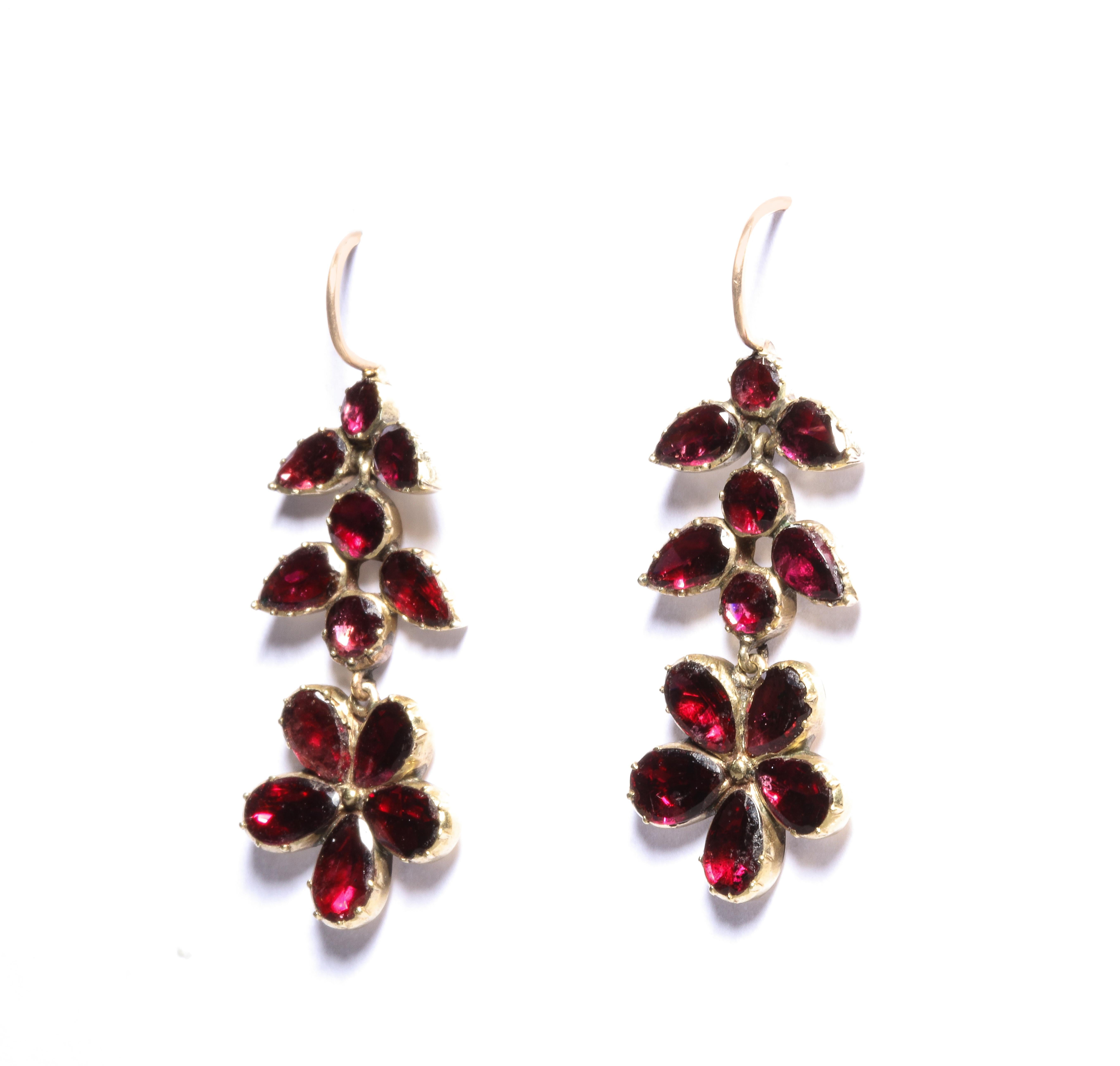 Antique Georgian Garnet Forget-Me-Not Earrings In Excellent Condition For Sale In Stamford, CT