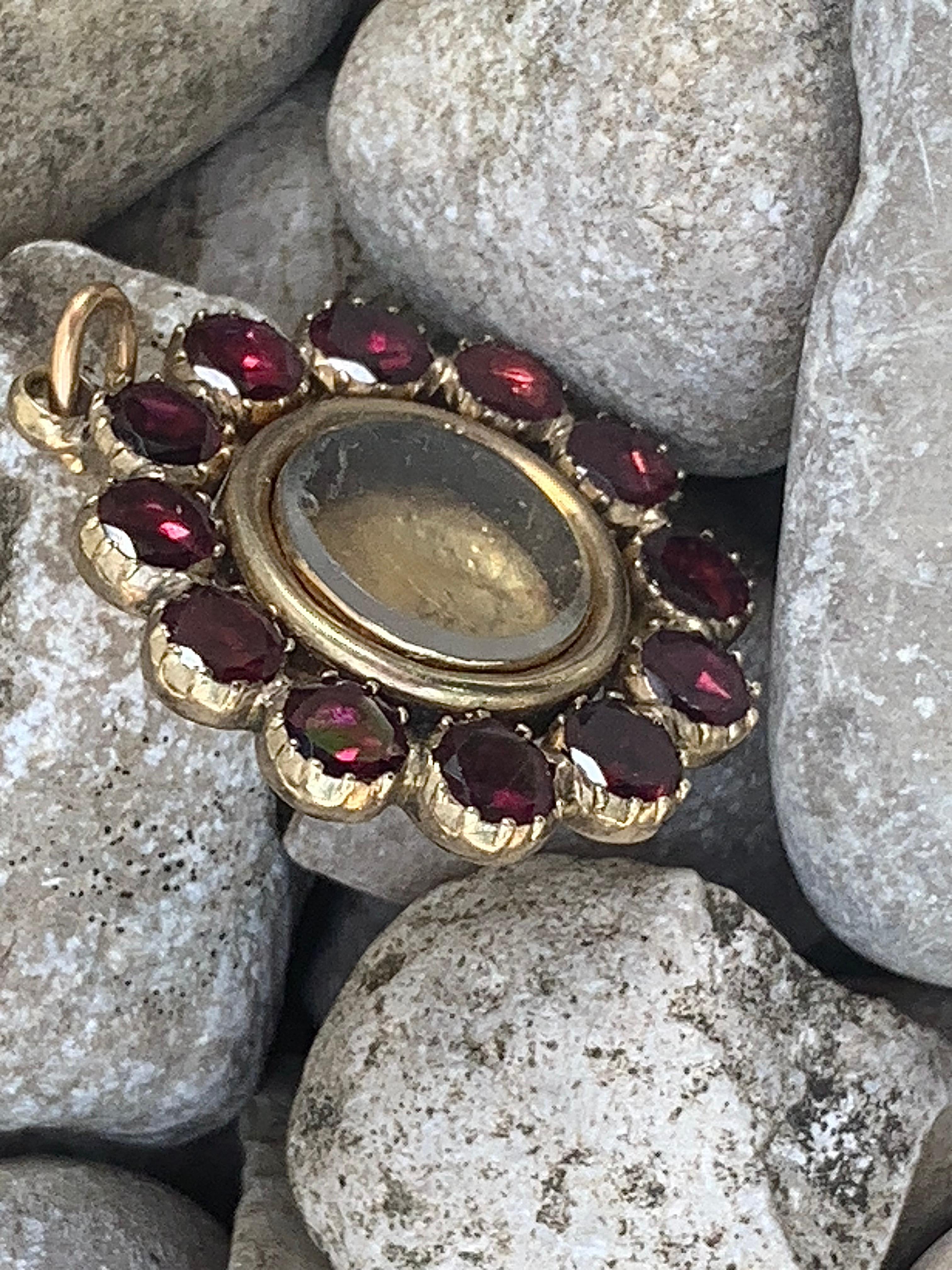 Antique Georgian Garnet Locket Pendant Necklace 14 Karat Yellow Rose Gold Glass For Sale 2