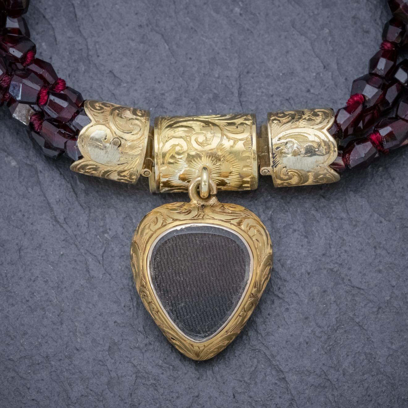 Antique Georgian Garnet Necklace 18 Carat Gold Heart Locket, circa 1800 In Good Condition For Sale In Lancaster , GB