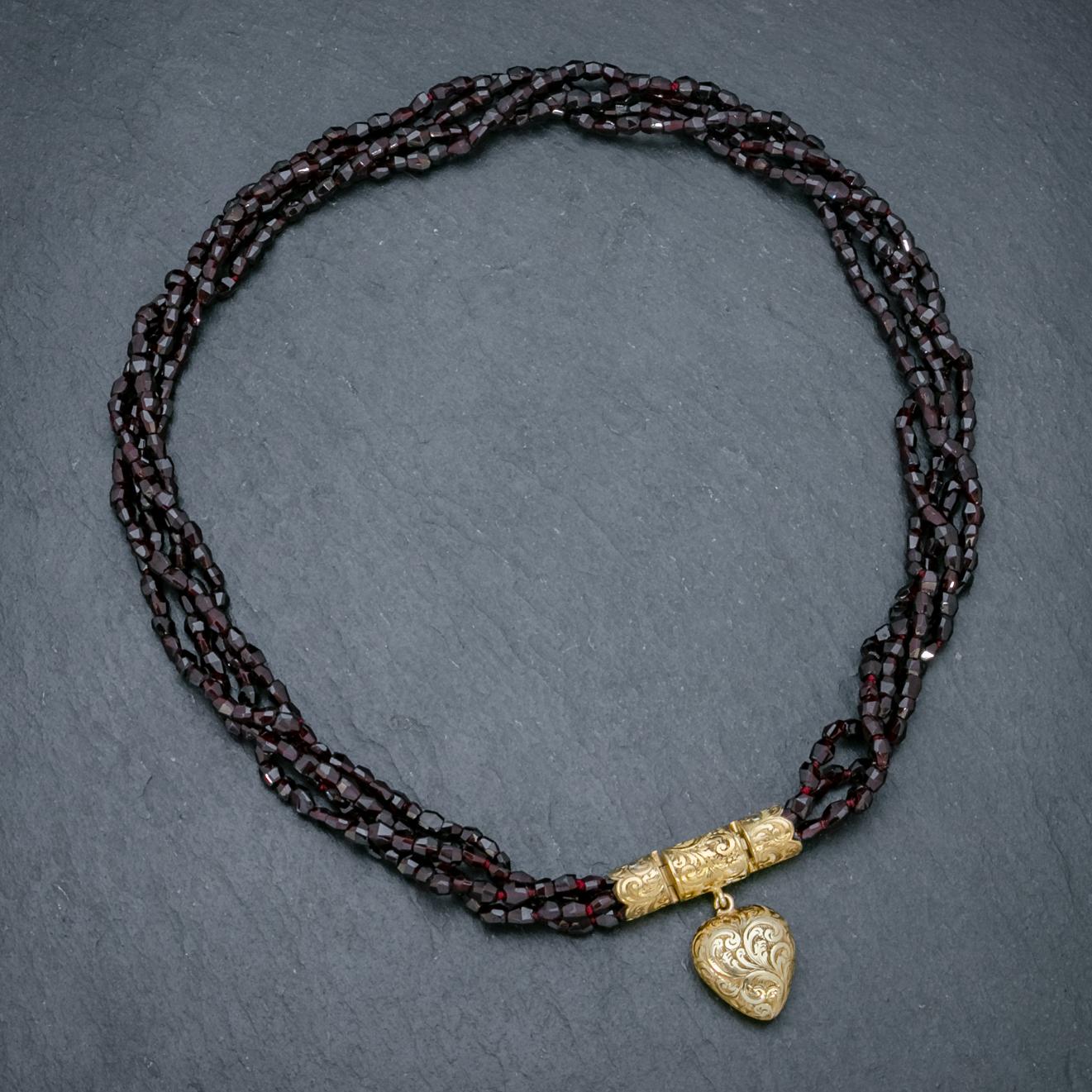 Antique Georgian Garnet Necklace 18 Carat Gold Heart Locket, circa 1800 For Sale 2