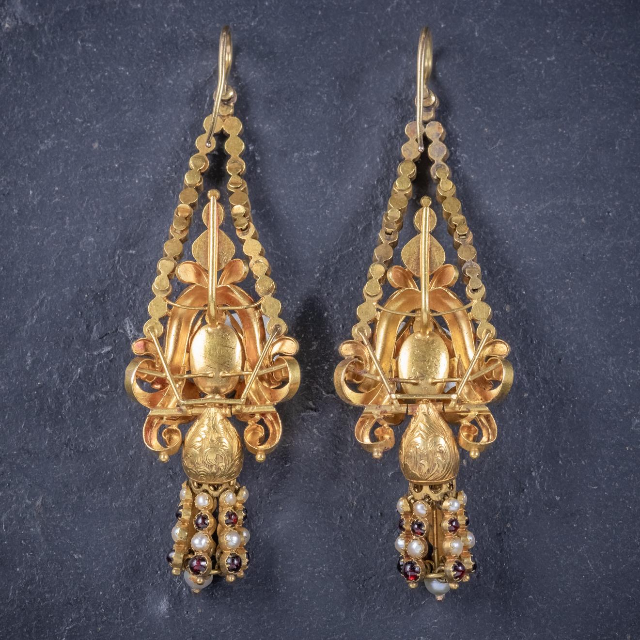 Antique Georgian Garnet Pearl Drop Earrings 18 Carat Gold, circa 1800 Damen