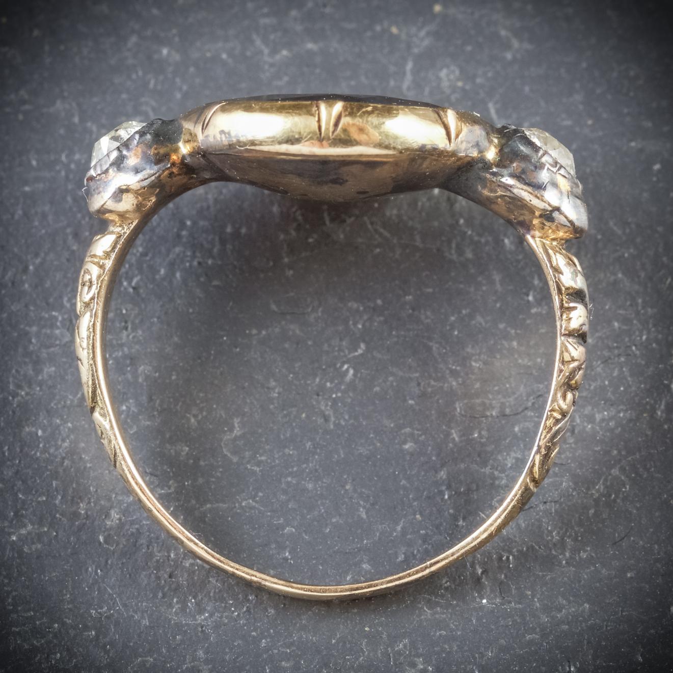 Antique Georgian Garnet Ring 18 Carat Gold, circa 1800 In Excellent Condition In Lancaster , GB