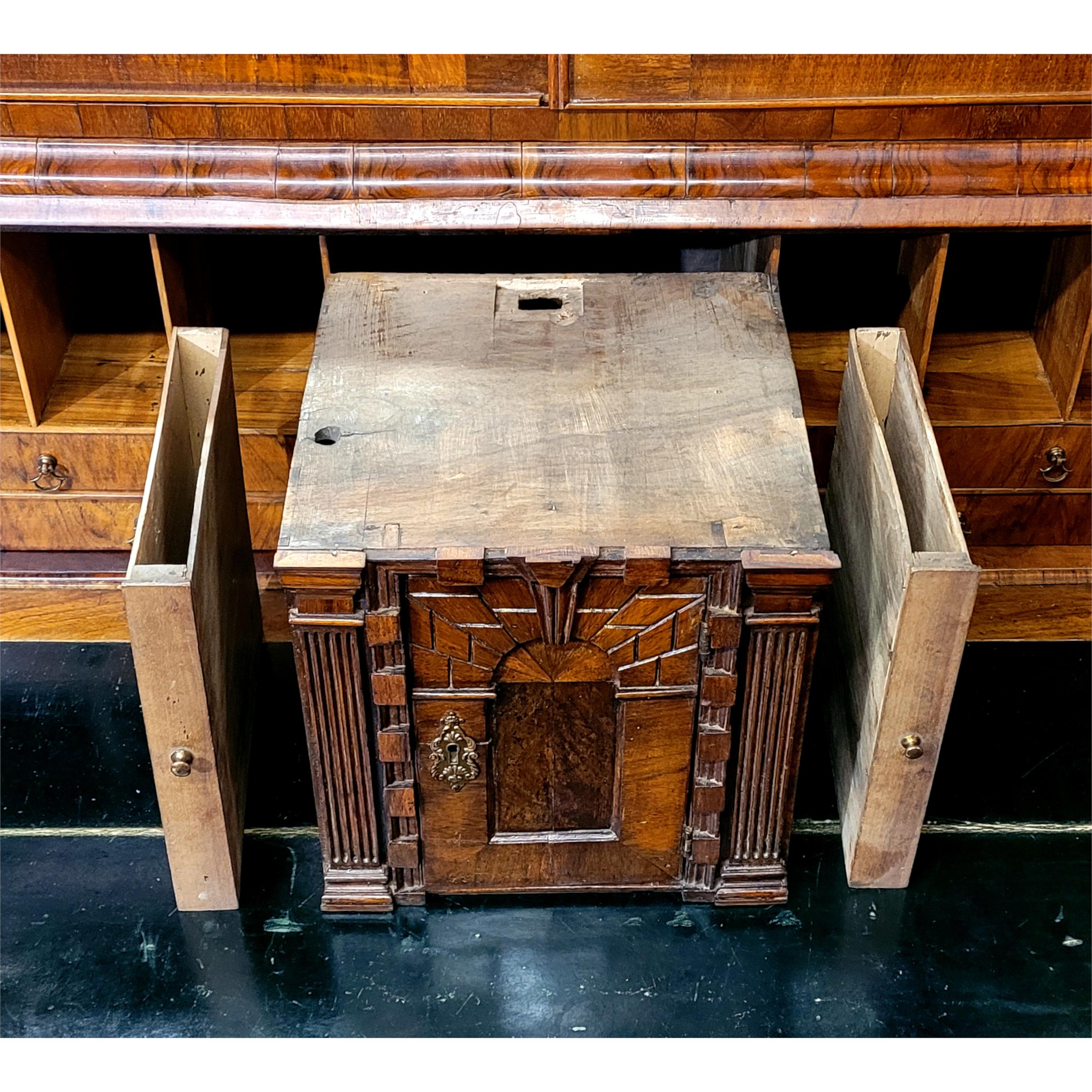 Antiker georgianischer Sekretär-Schreibtisch aus georgianischem Nussbaumholz im George-II-Stil aus Nussbaumholz, 1750 im Angebot 2