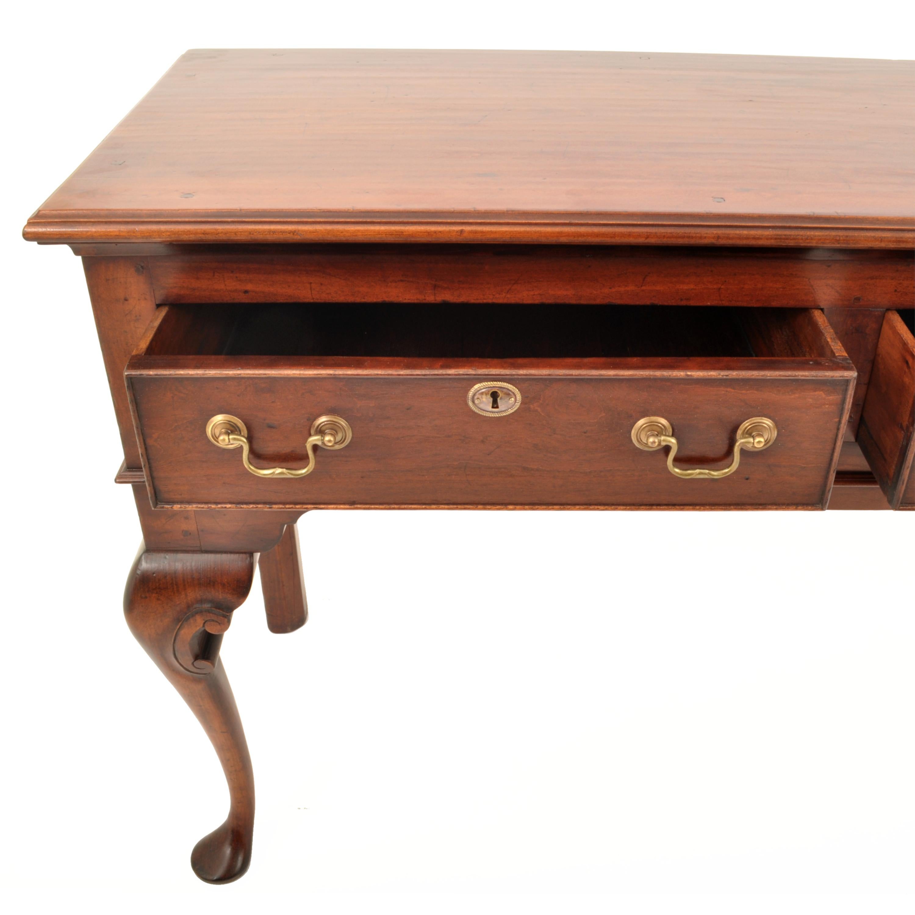 Antique Georgian George III Walnut Long Welsh Dresser Base Server Table, 1760 In Good Condition In Portland, OR