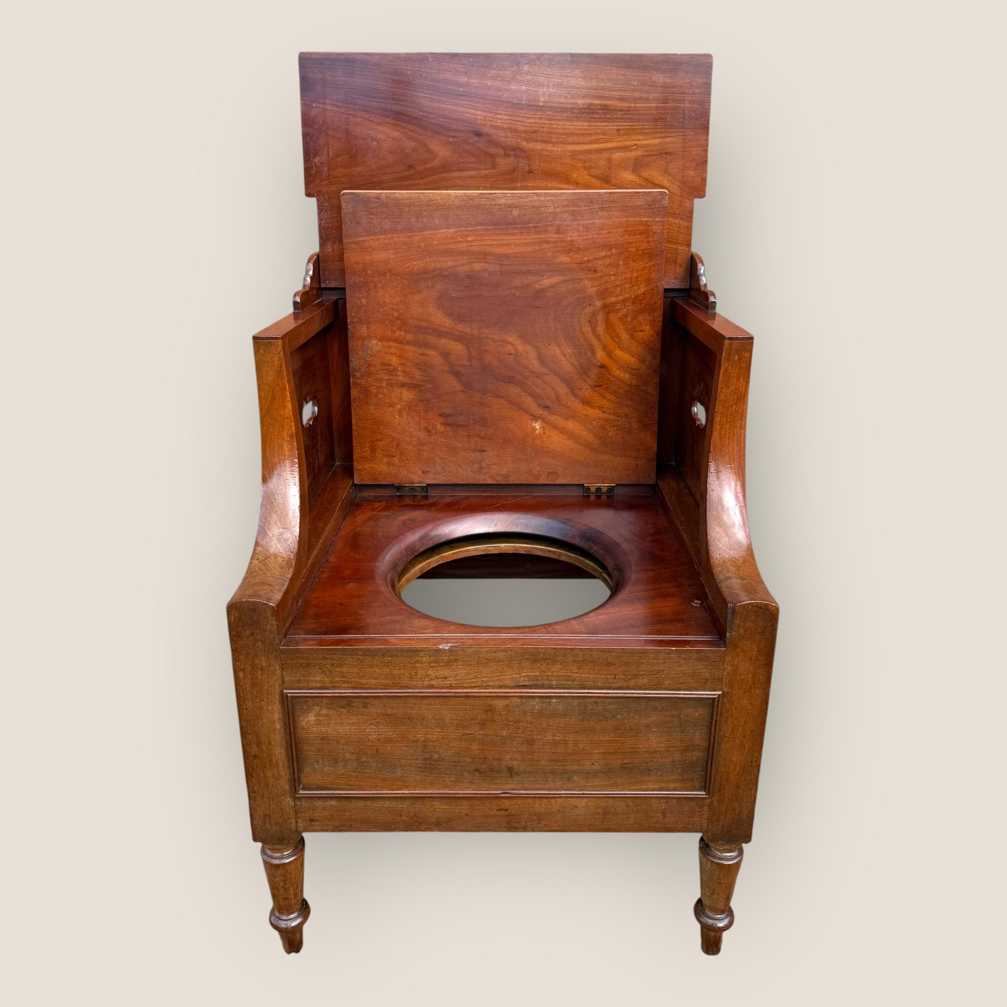 Britannico Antica credenza georgiana Gillows of Lancaster in mogano in vendita