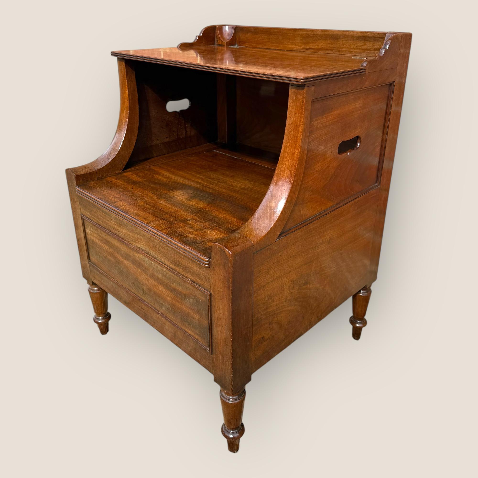 Antica credenza georgiana Gillows of Lancaster in mogano In condizioni buone in vendita a King's Lynn, GB