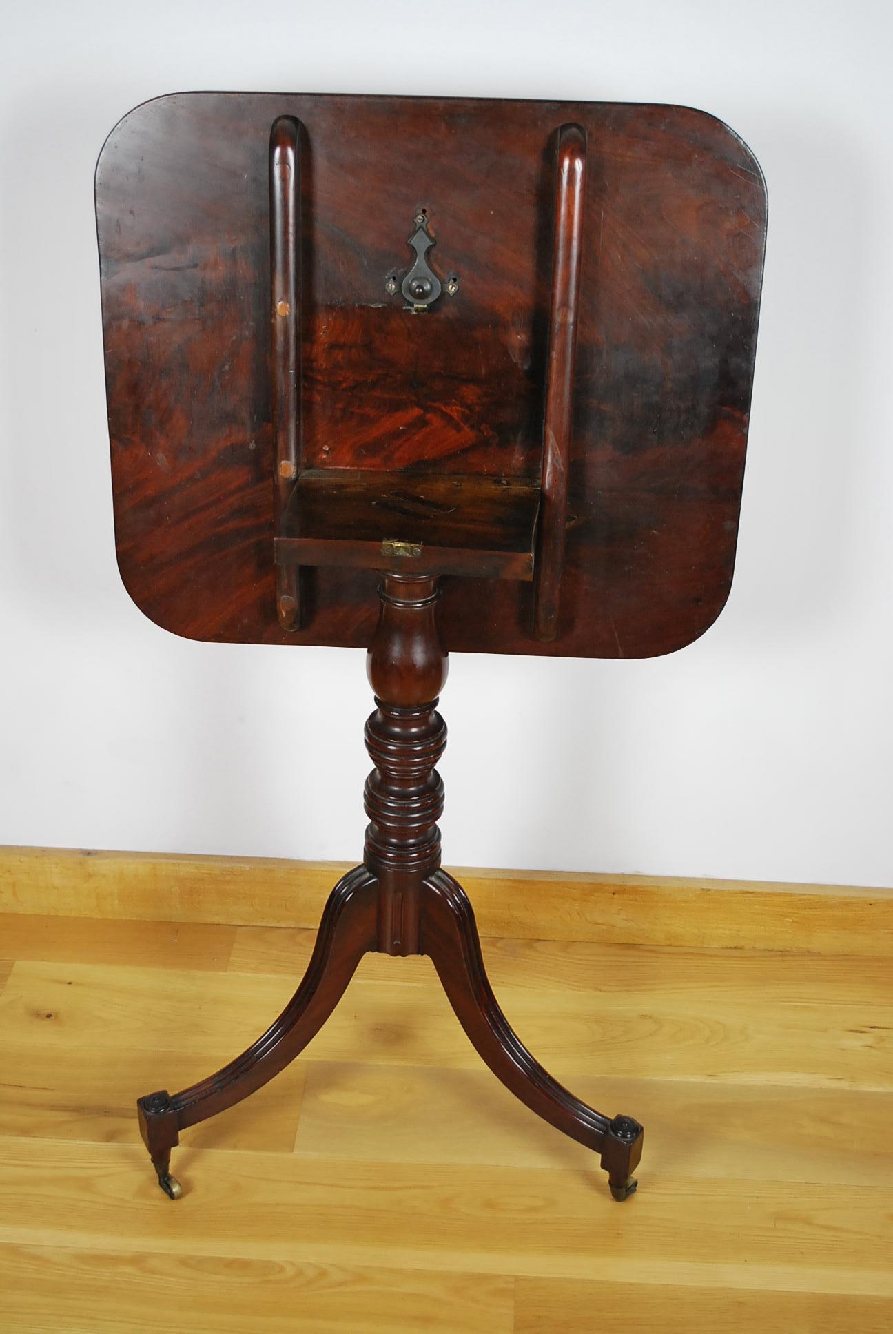 Antique Georgian Gillows Tripod/ Occasional Table  In Good Condition For Sale In Winchcombe, Gloucesteshire