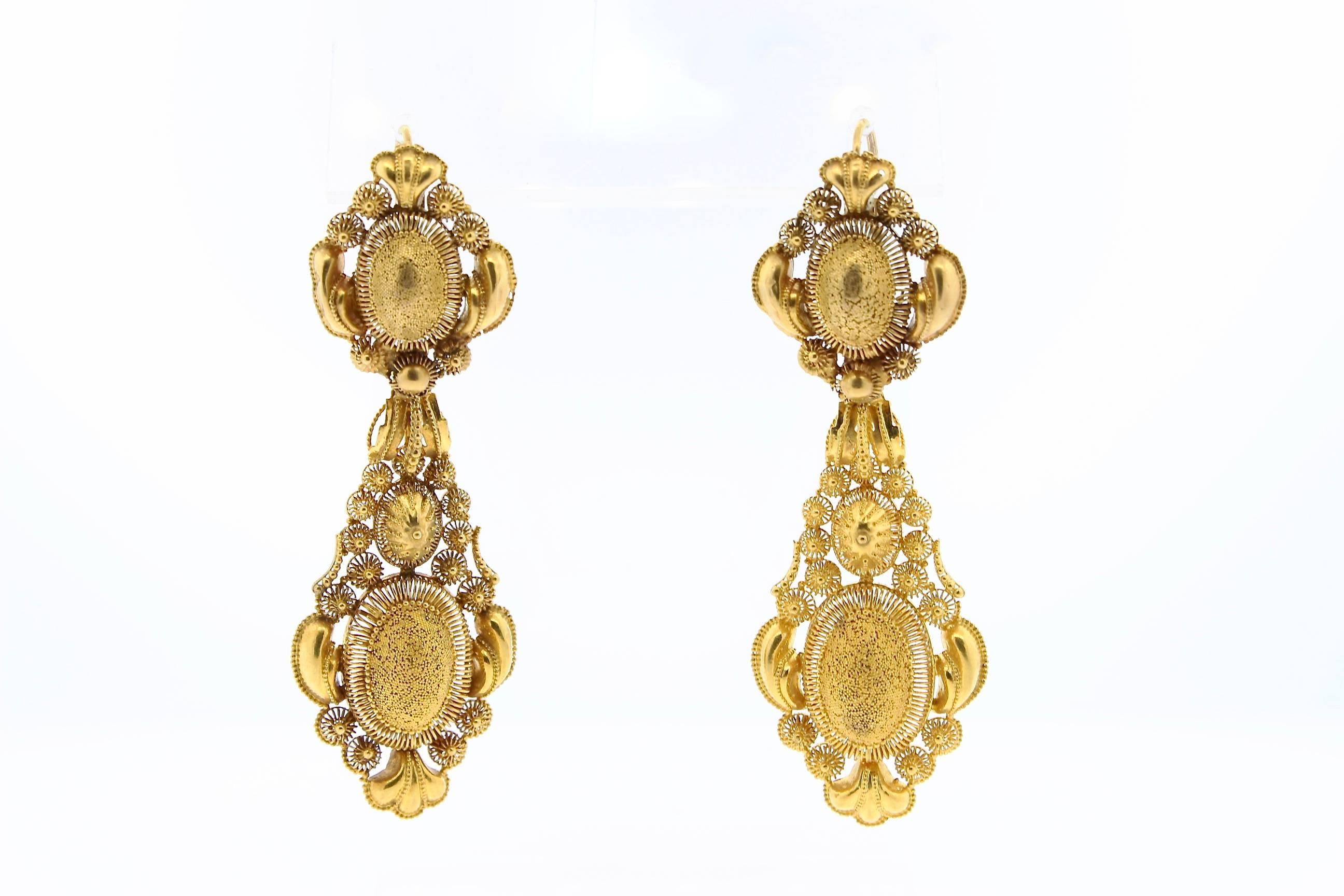 Antique Georgian Gold Cannetille Day Night Pendant Earrings In Good Condition For Sale In New York, NY