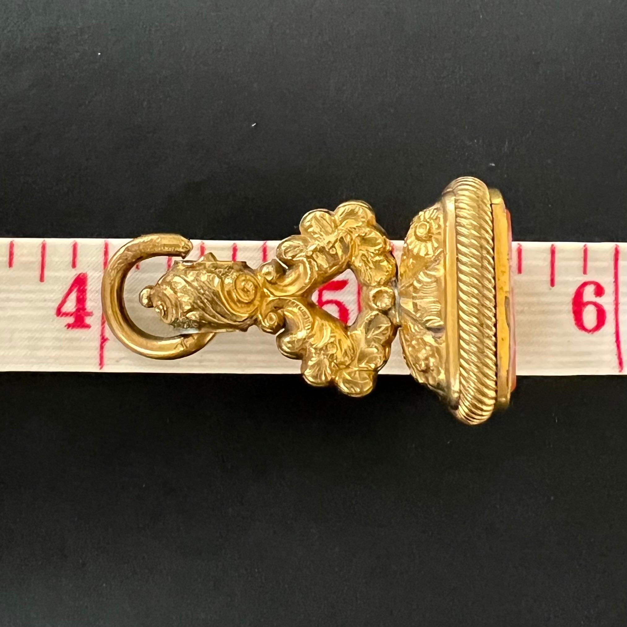 Colgante de leontina de cornalina con caja de oro georgiano antiguo en venta 3