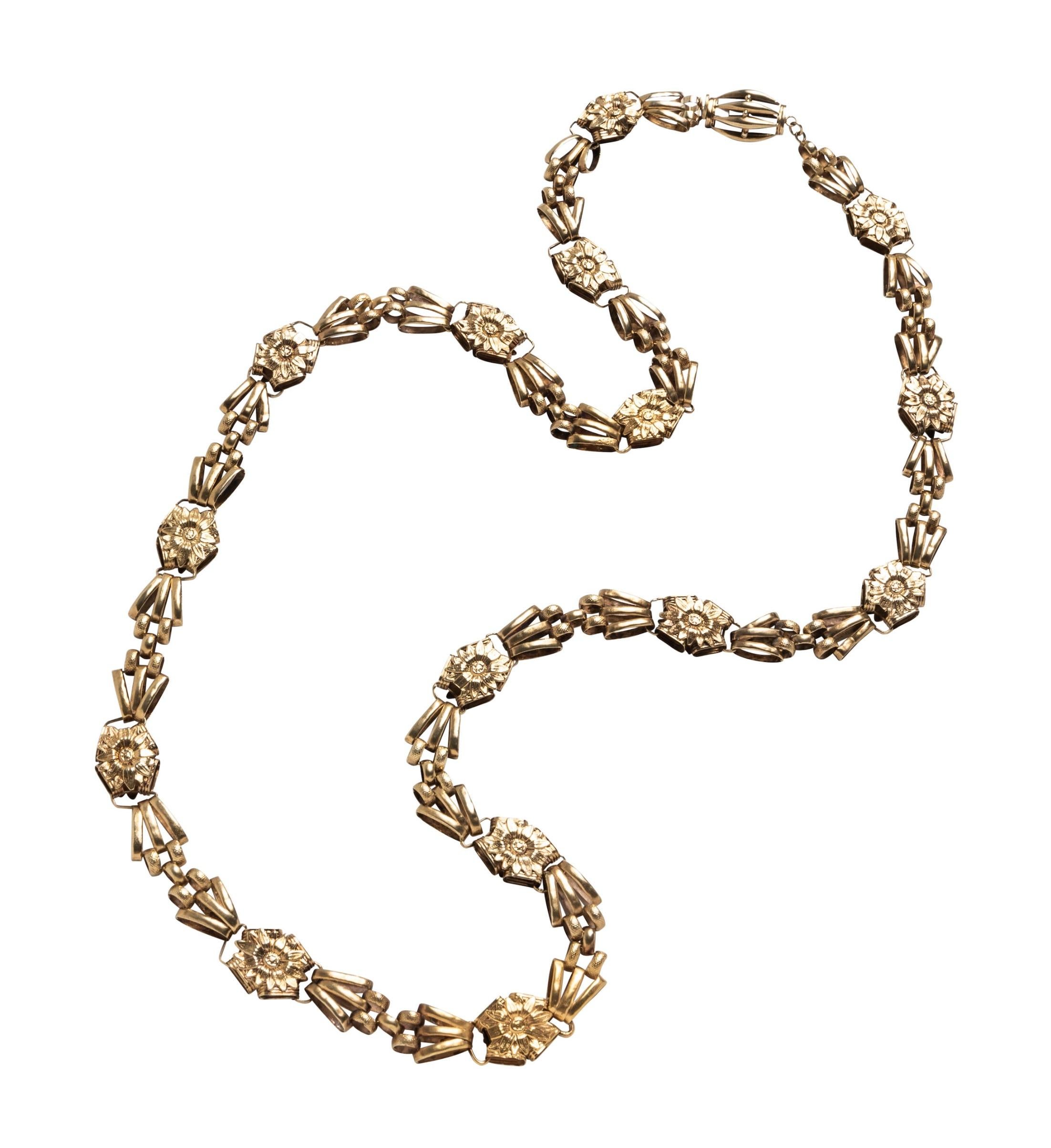 Antique Georgian gold long chain 

Repoussé flower links 

Size: width 0.63 inch, length 41.25 inches
Total weight: 62.3 grams