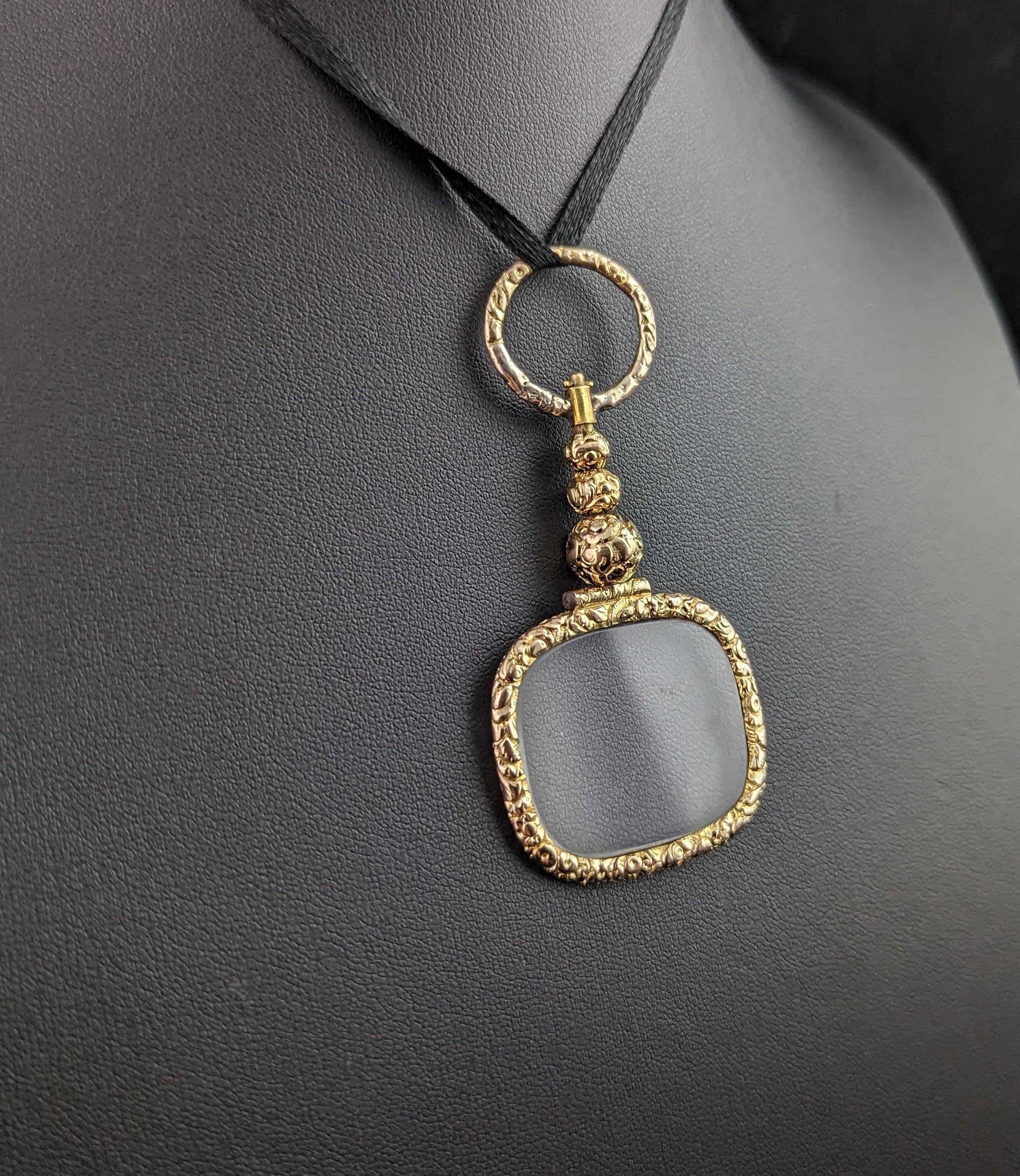 I adore this stunning antique, Georgian era gold quizzing glass pendant and you are sure to love it too!

Usually worn around the neck on a ribbon or chain for ease of use, these beautiful decorative pieces really were a functional piece of