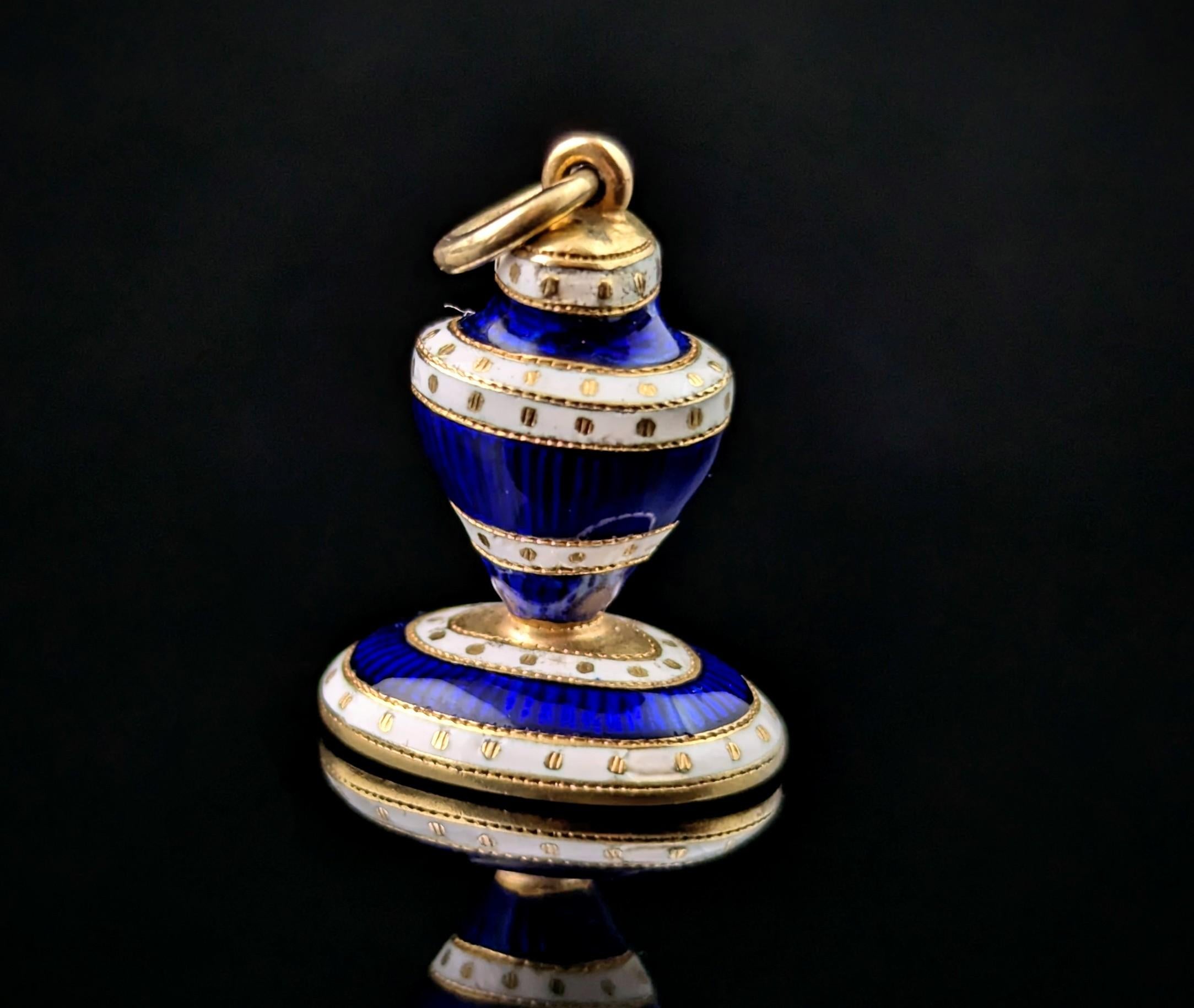 Antique Georgian gold seal fob pendant, Urn, Blue and white enamel For Sale 1