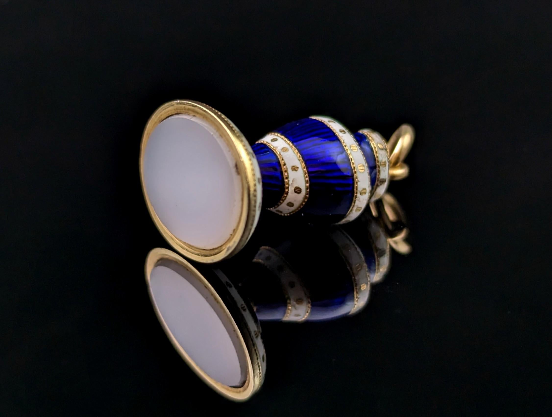 Antique Georgian gold seal fob pendant, Urn, Blue and white enamel For Sale 4