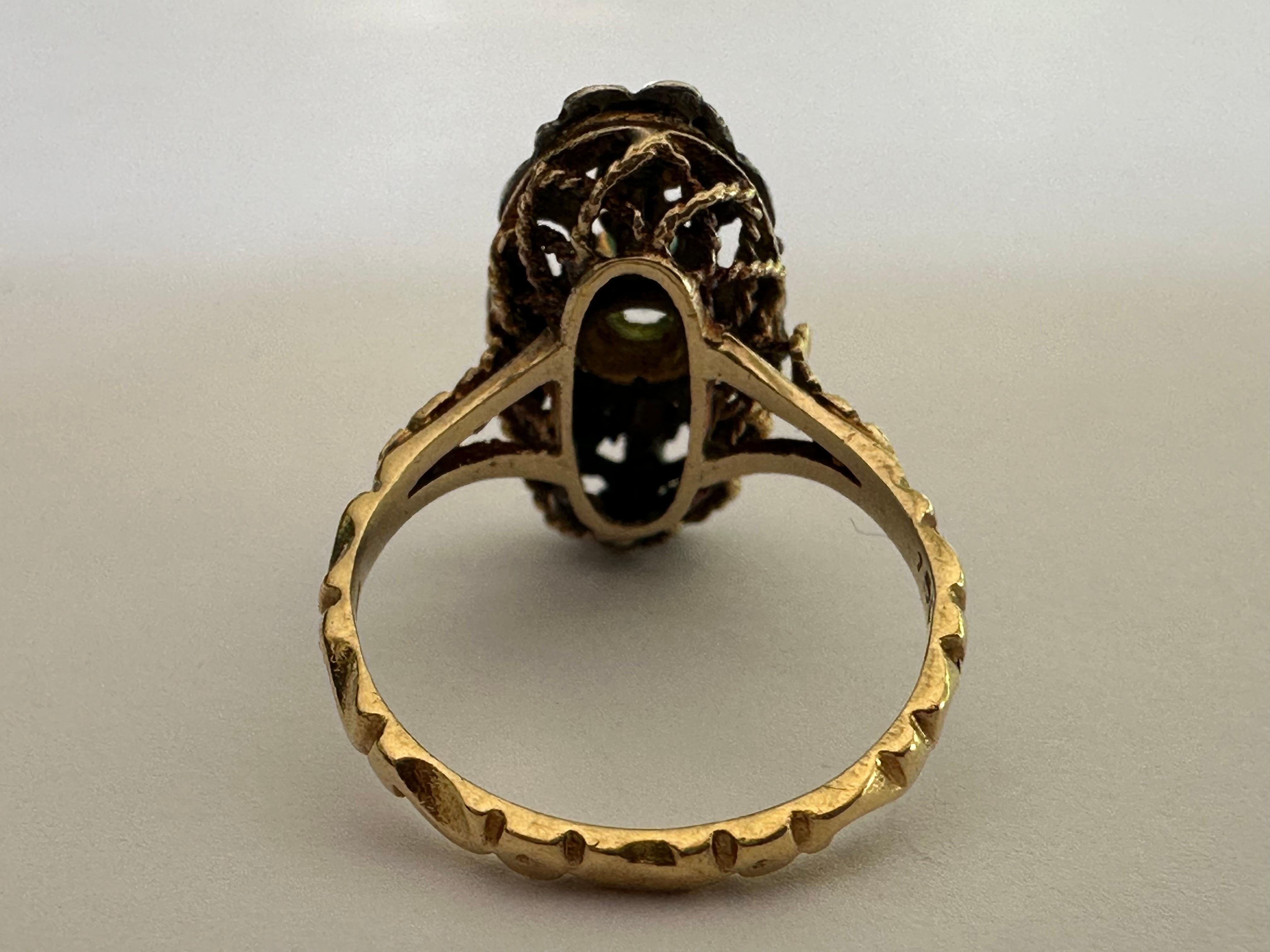 Round Cut Antique Georgian Green Emerald Two-Tone Ring For Sale