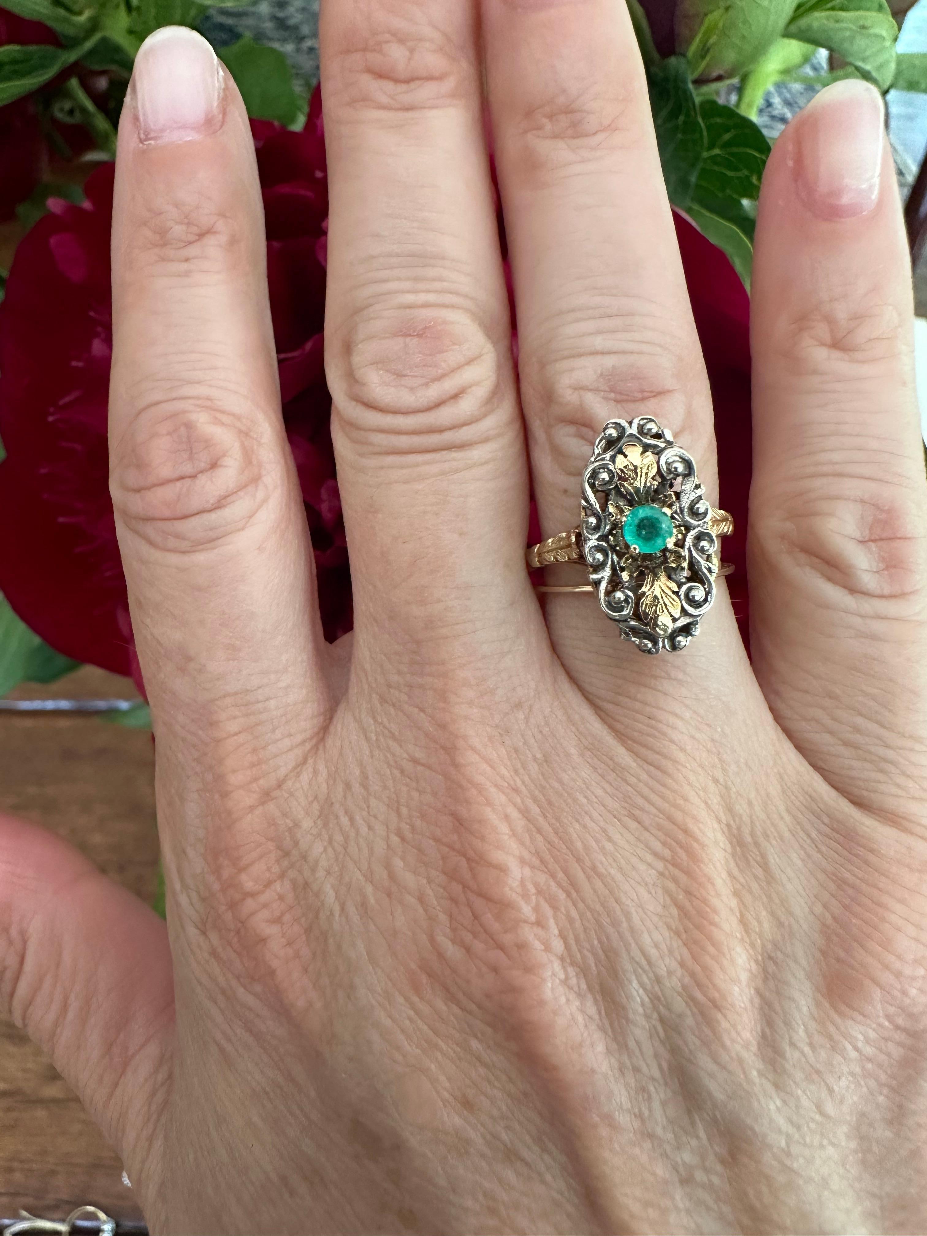 Antique Georgian Green Emerald Two-Tone Ring For Sale 1